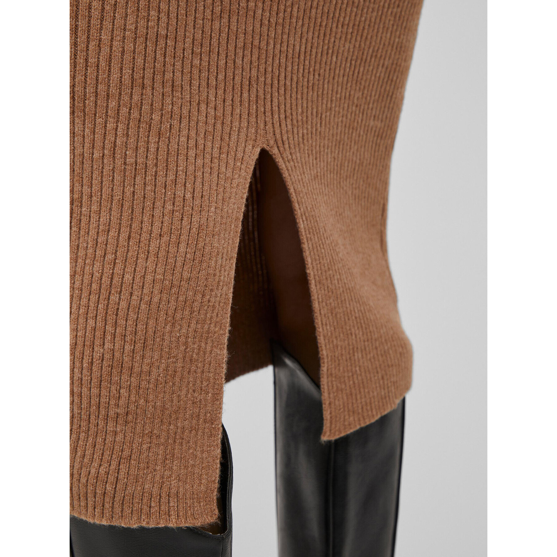 Vila Пола тип молив Corin 14075796 Бежов Slim Fit - Pepit.bg