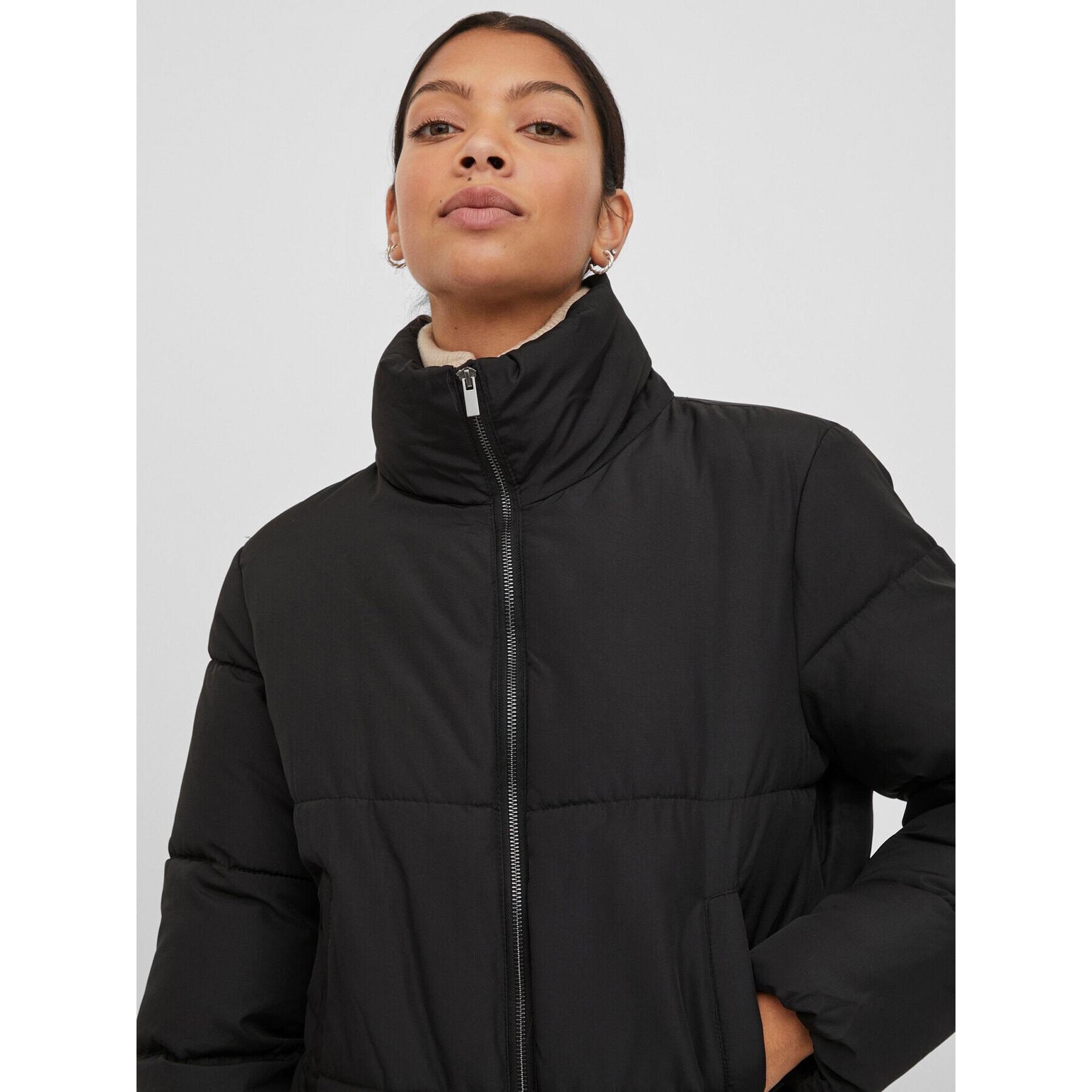 Vila Пухено яке 14076559 Черен Regular Fit - Pepit.bg