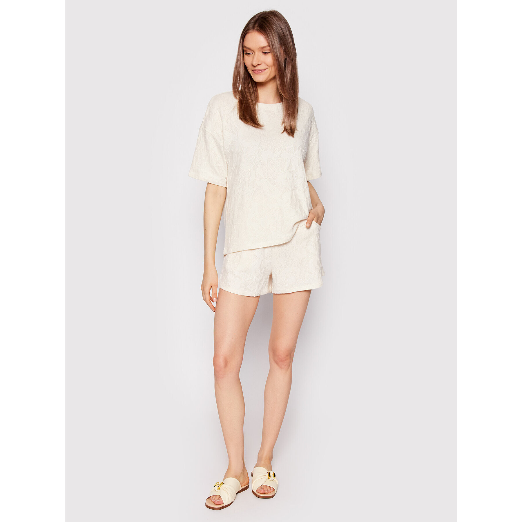 Vila Шорти от плат Blomst 14075208 Бежов Regular Fit - Pepit.bg