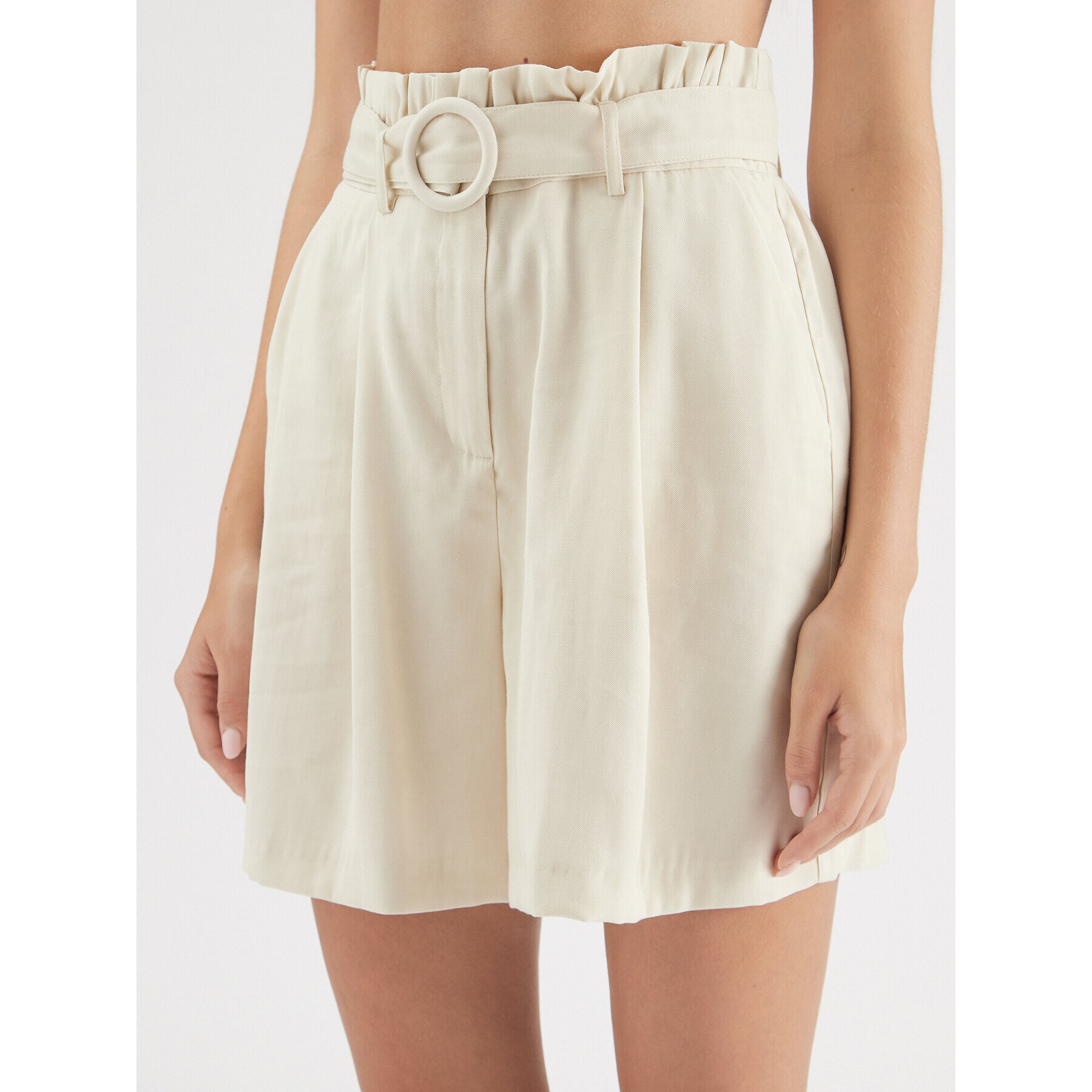 Vila Шорти от плат Ruby 14086379 Екрю Relaxed Fit - Pepit.bg