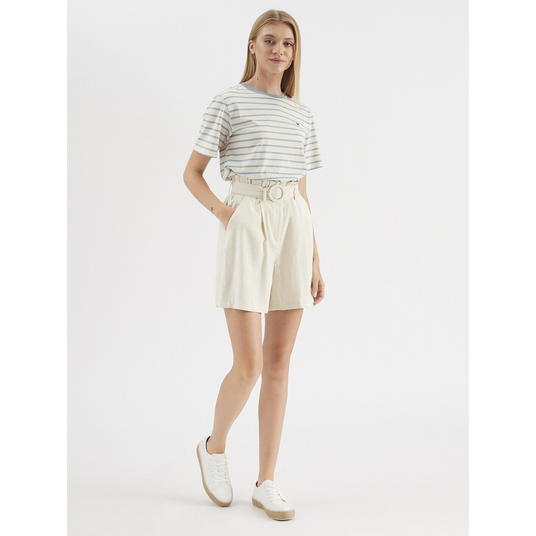 Vila Шорти от плат Ruby 14086379 Екрю Relaxed Fit - Pepit.bg