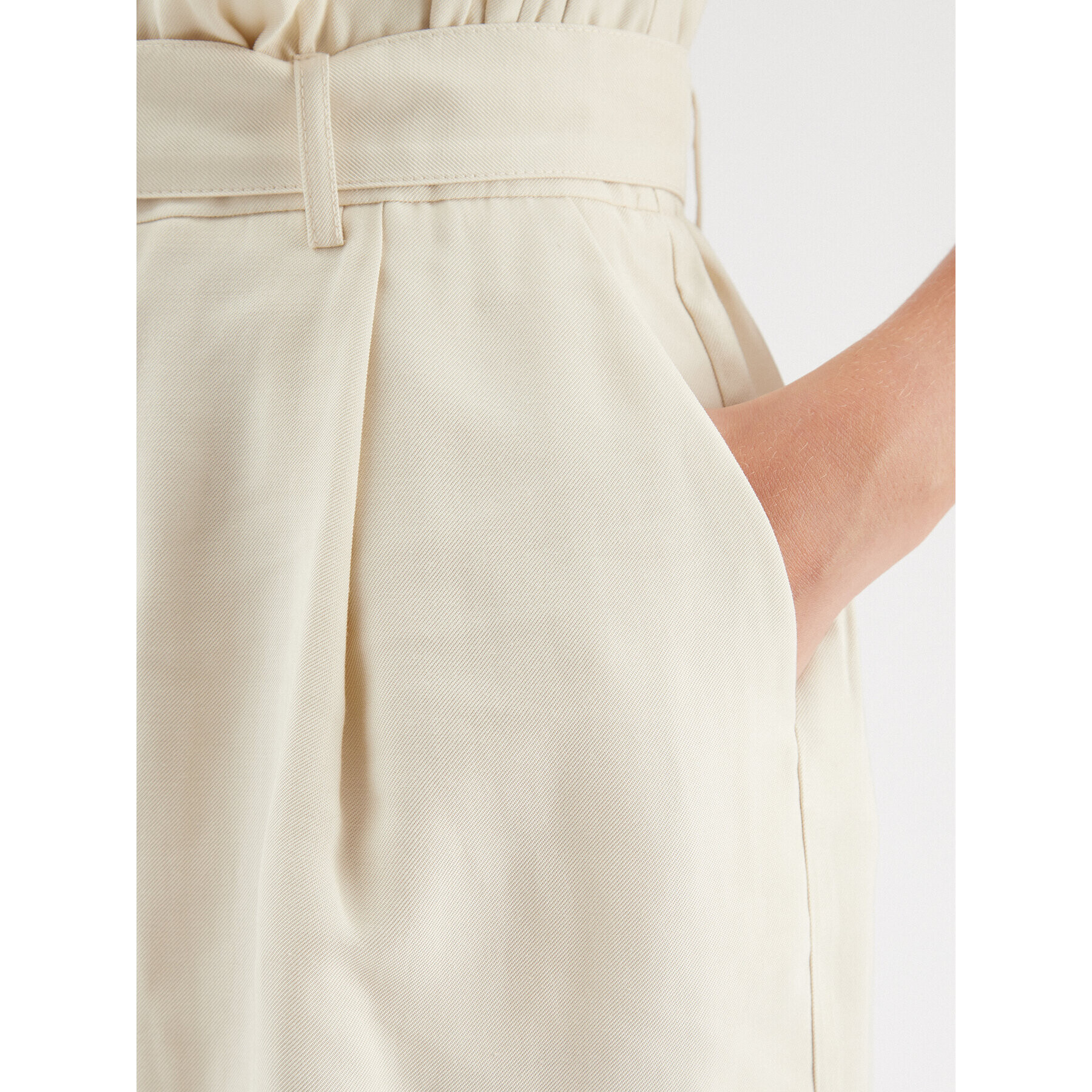 Vila Шорти от плат Ruby 14086379 Екрю Relaxed Fit - Pepit.bg
