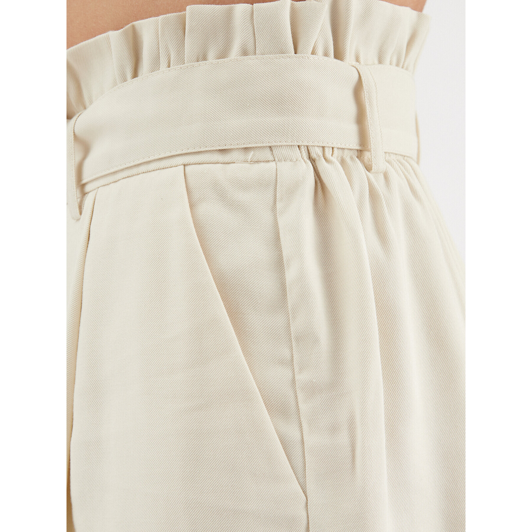 Vila Шорти от плат Ruby 14086379 Екрю Relaxed Fit - Pepit.bg