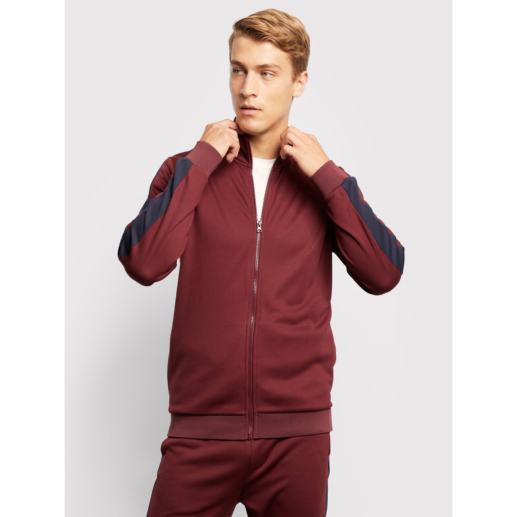 Vistula Суитшърт Chico RX1530 Бордо Regular Fit - Pepit.bg