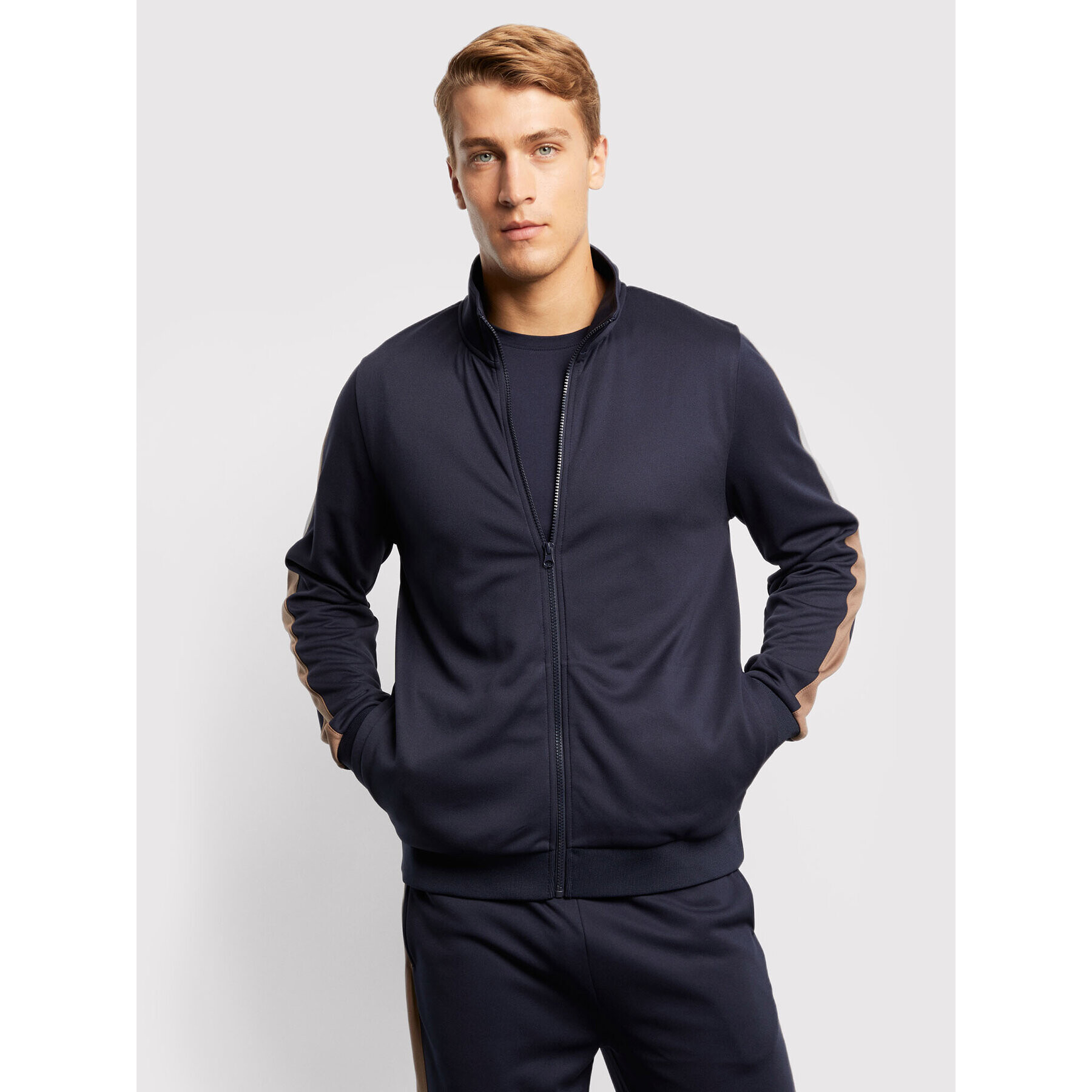 Vistula Суитшърт Chico RX1531 Тъмносин Regular Fit - Pepit.bg