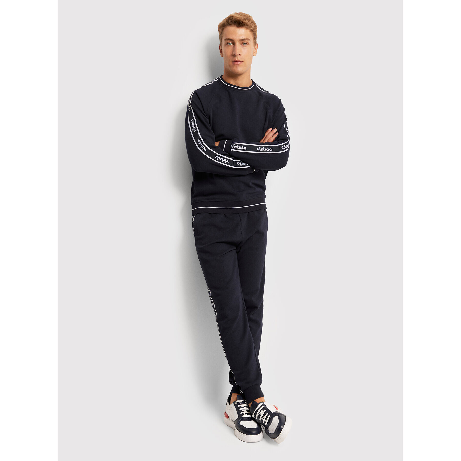 Vistula Суитшърт Moffat XA1534 Черен Regular Fit - Pepit.bg
