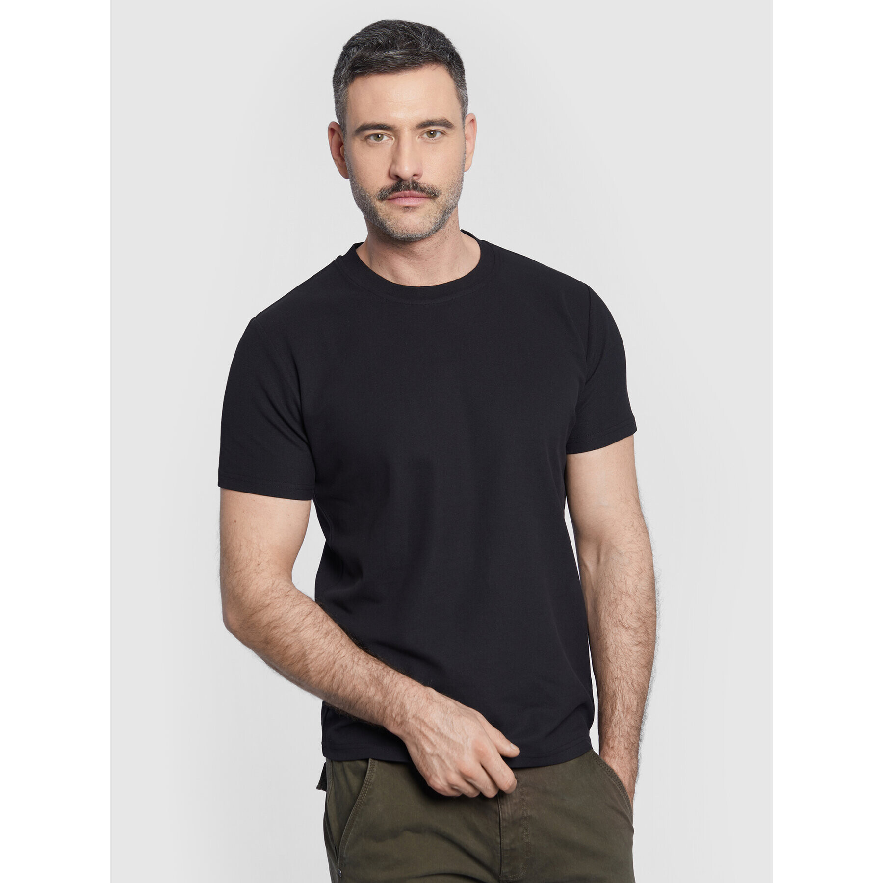 Vistula Тишърт Roibin XA1052 Черен Regular Fit - Pepit.bg