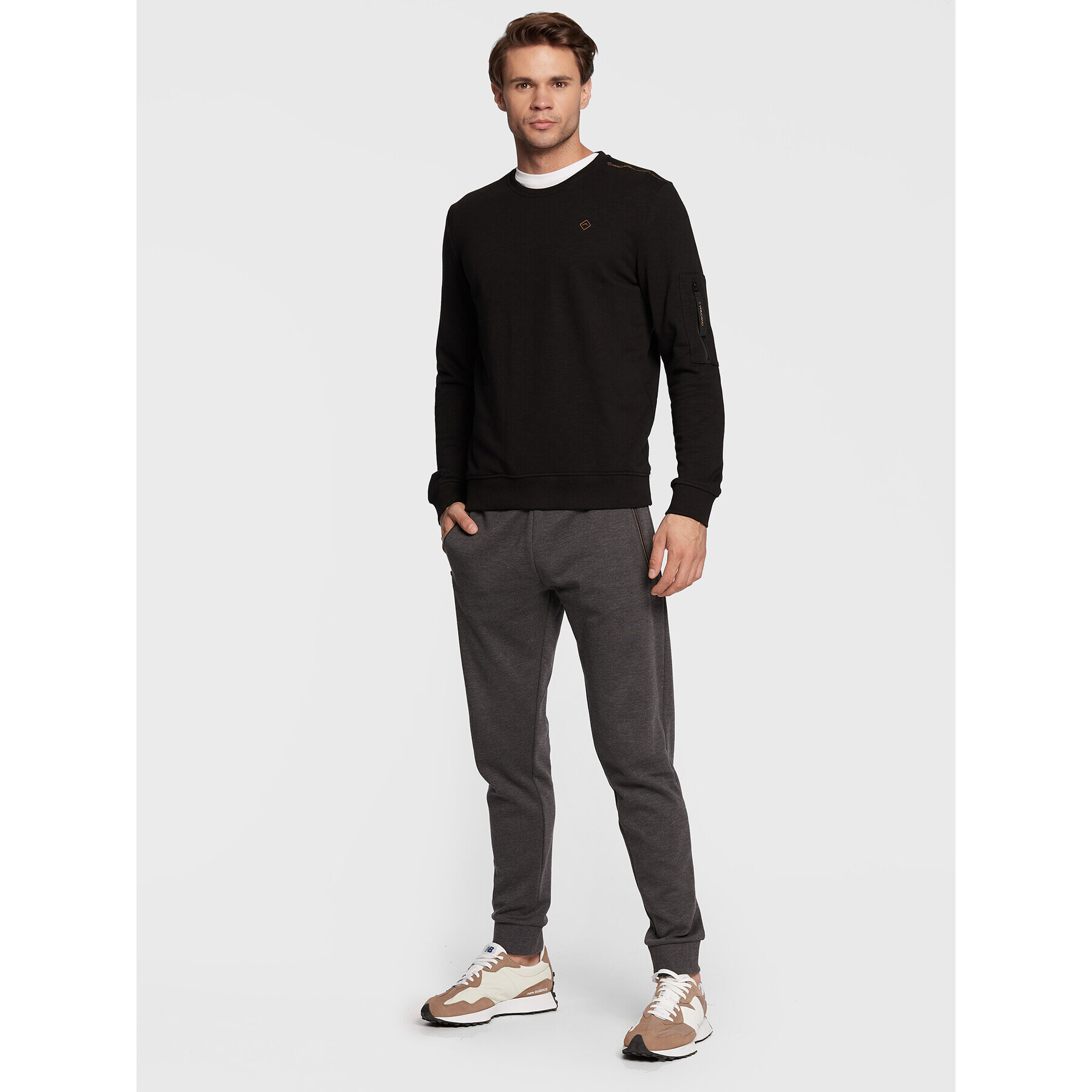 Volcano Суитшърт B-Velt M01149-W23 Черен Regular Fit - Pepit.bg