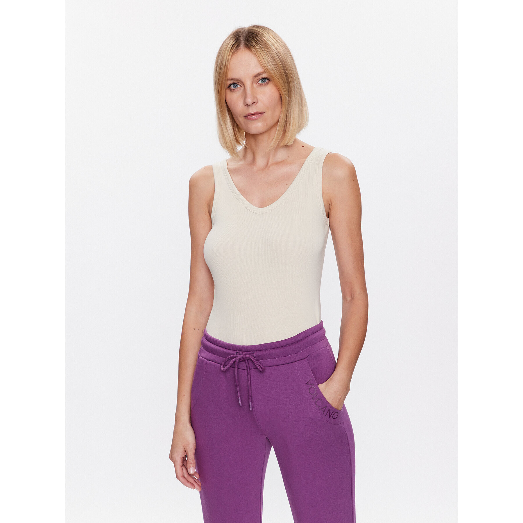 Volcano топ T-Ida L02309-S23 Екрю Slim Fit - Pepit.bg