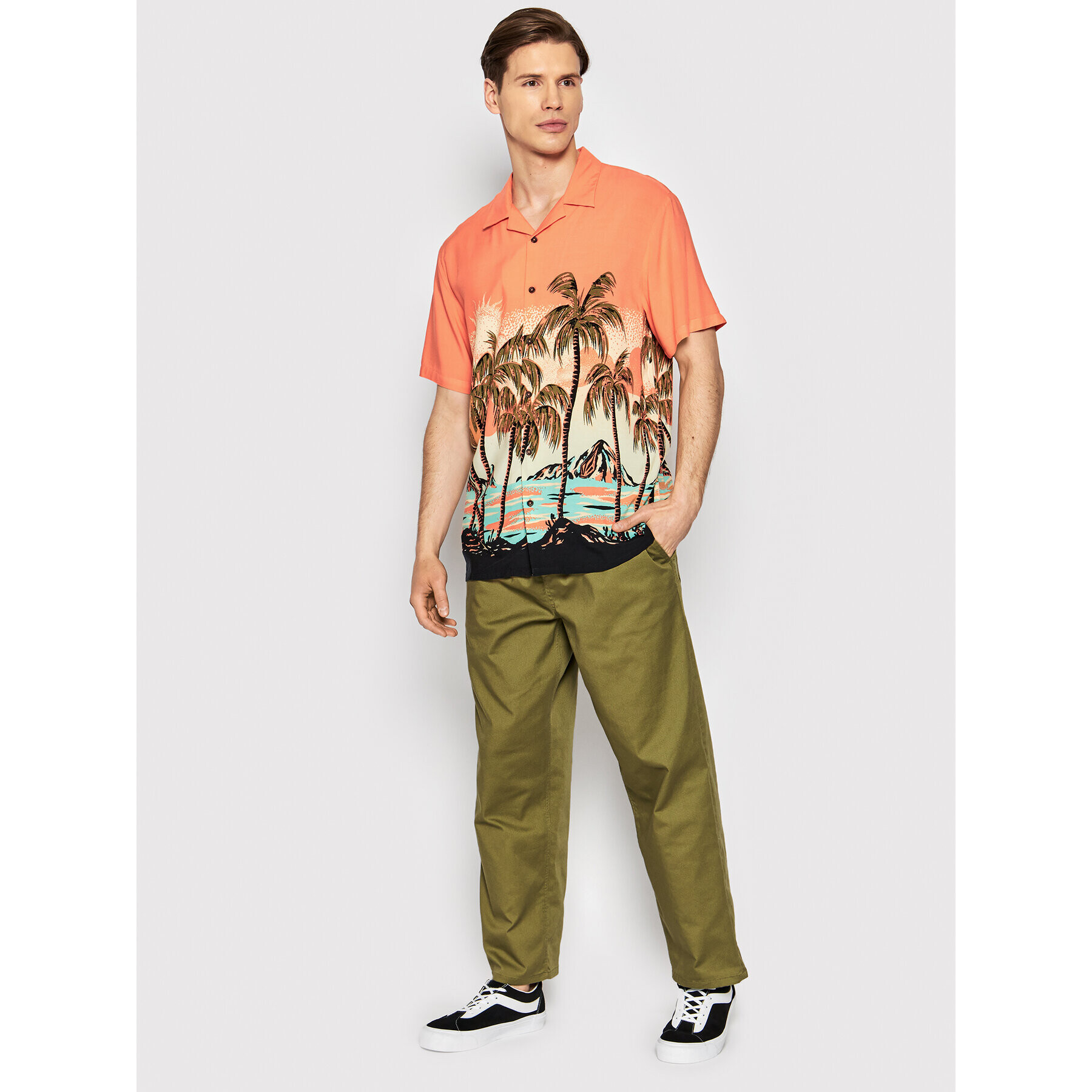 Volcom Текстилни панталони Outer Spaced Solid A1242004 Зелен Loose Fit - Pepit.bg