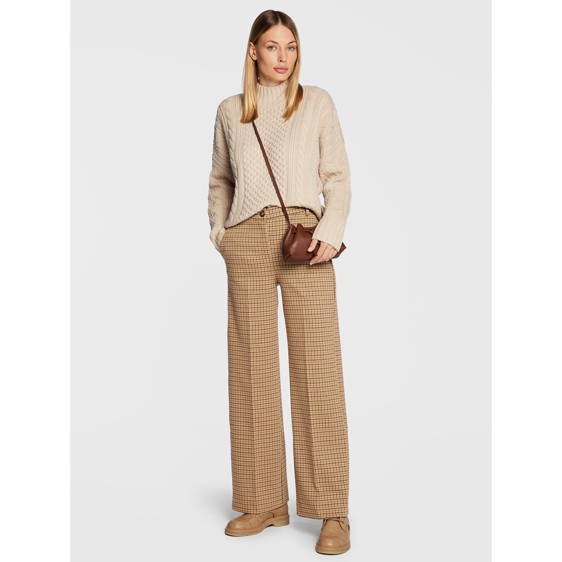 Weekend Max Mara Текстилни панталони Seggio 57860223 Бежов Regular Fit - Pepit.bg