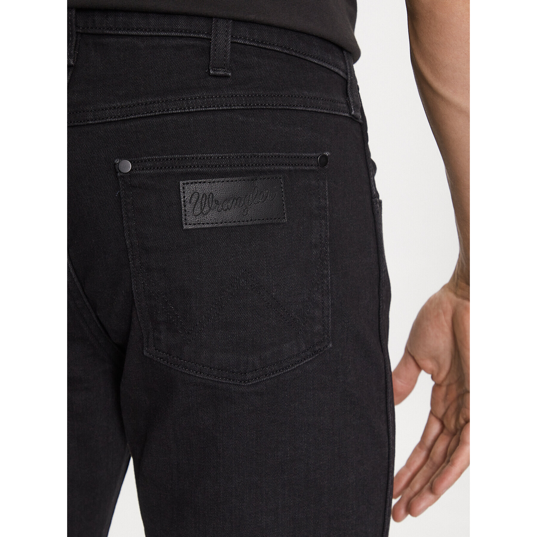 Wrangler Дънки Larston 112341423 Черен Slim Fit - Pepit.bg