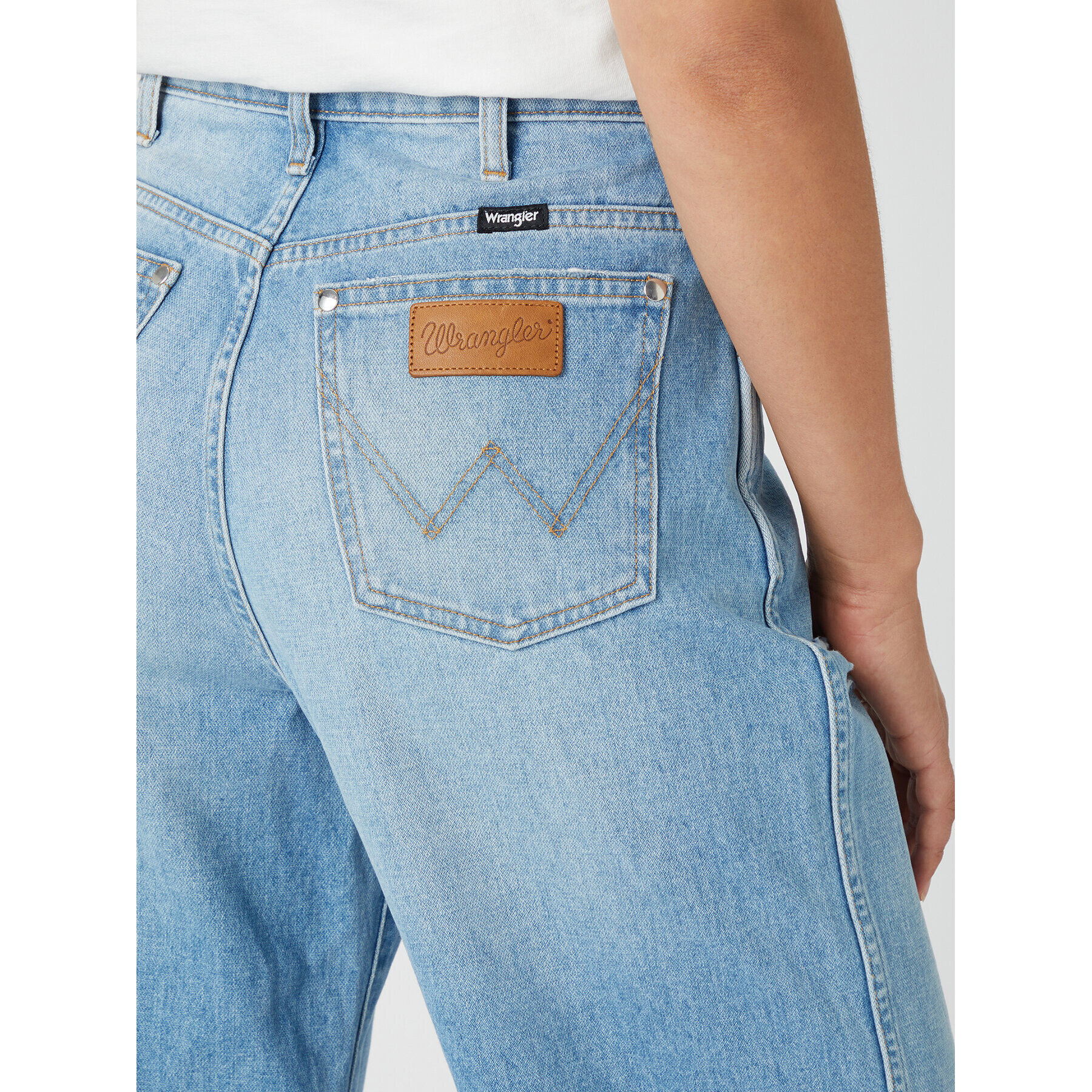 Wrangler Дънки Mom Relaxed W24M96M28 112327225 Син Relaxed Fit - Pepit.bg