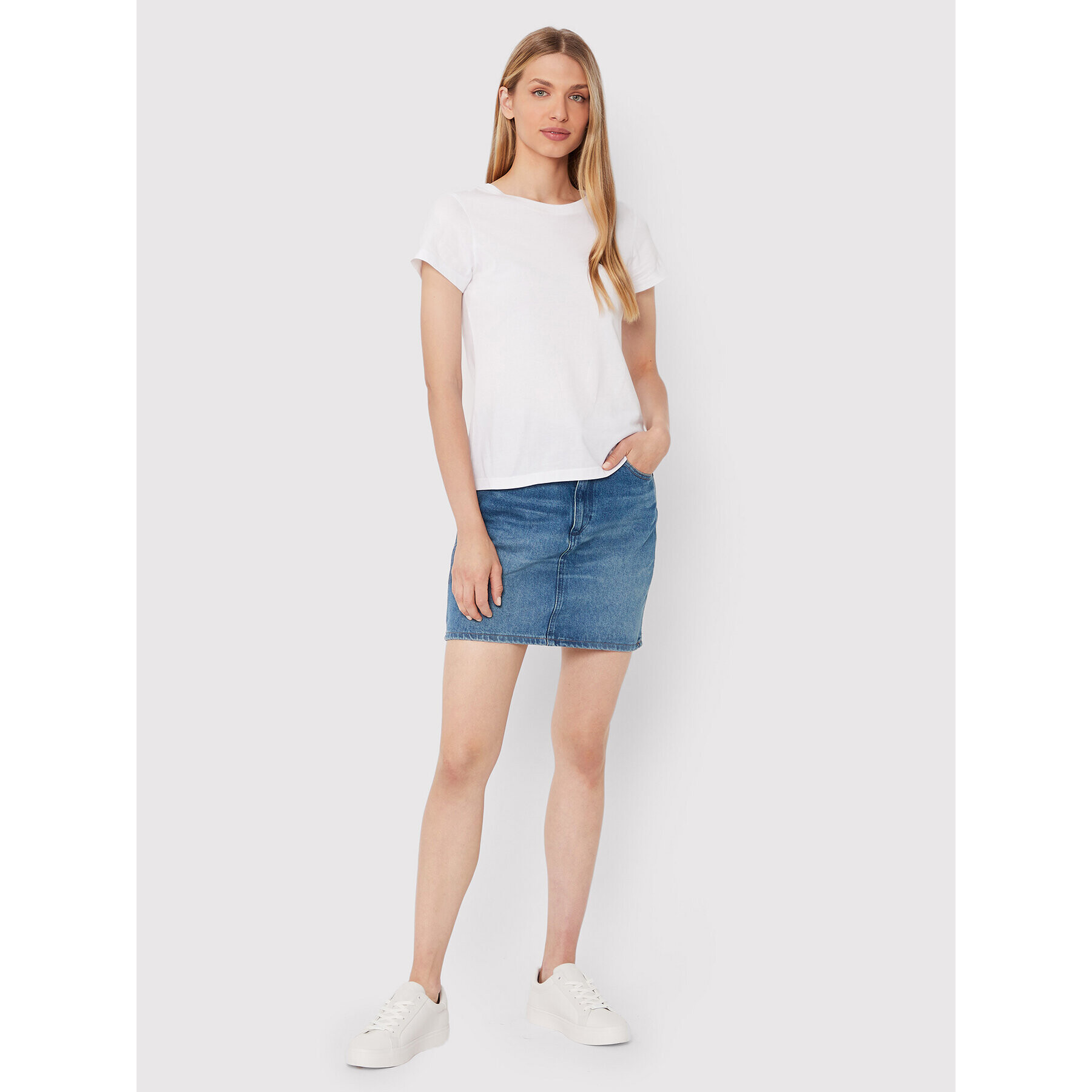 Wrangler Дънкова пола W22VSF428 Син Mom Fit - Pepit.bg