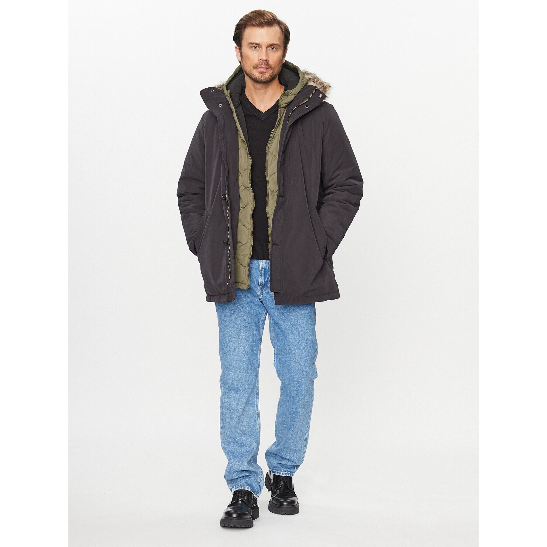 Wrangler Парка 112341094 Черен Relaxed Fit - Pepit.bg