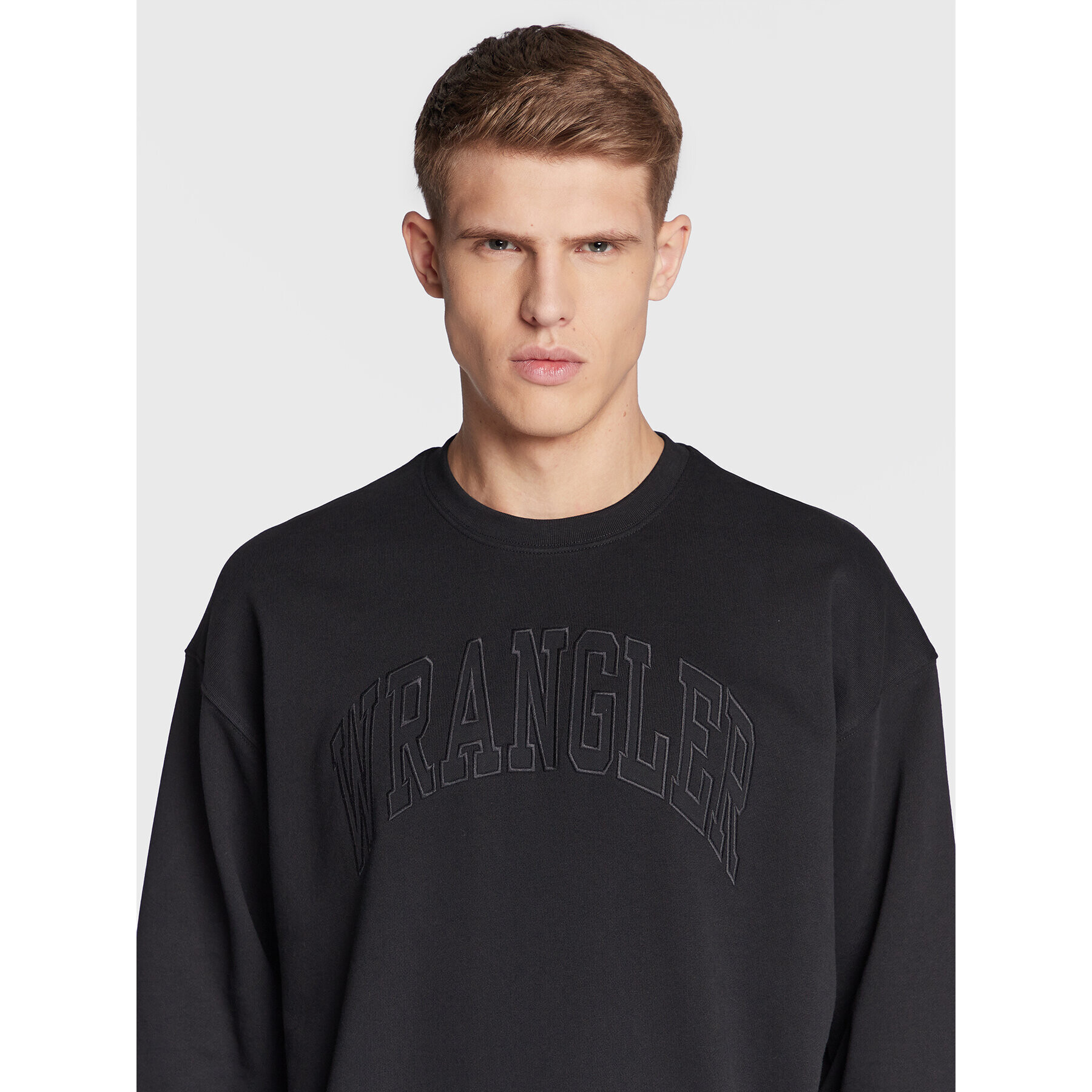 Wrangler Суитшърт Varsity Crew W668IL100 112321152 Черен Relaxed Fit - Pepit.bg