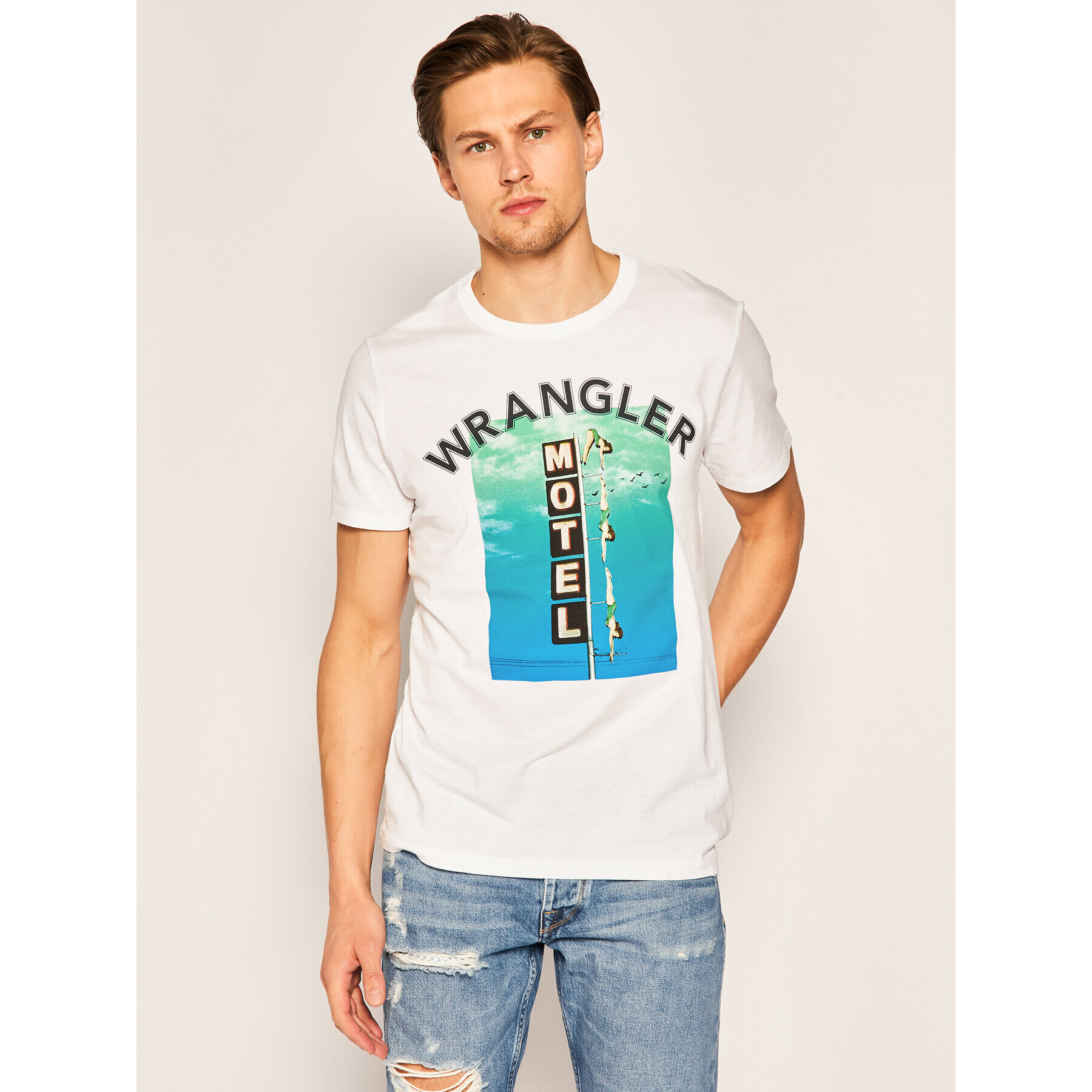 Wrangler Тишърт Good Times W7F8FK989 Бял Regular Fit - Pepit.bg