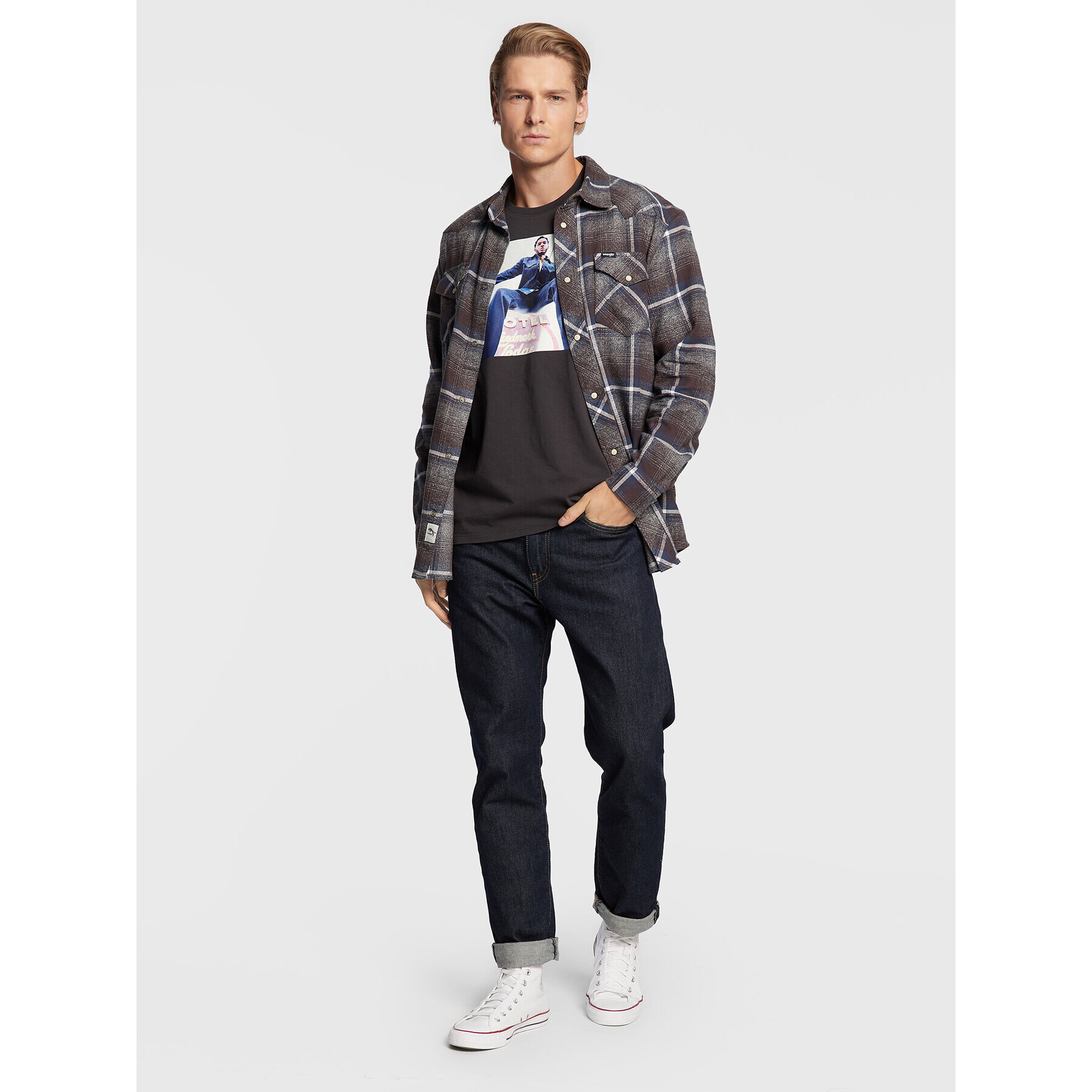 Wrangler Тишърт LEON BRIDGES W7ACEEXV6 112328309 Сив Regular Fit - Pepit.bg