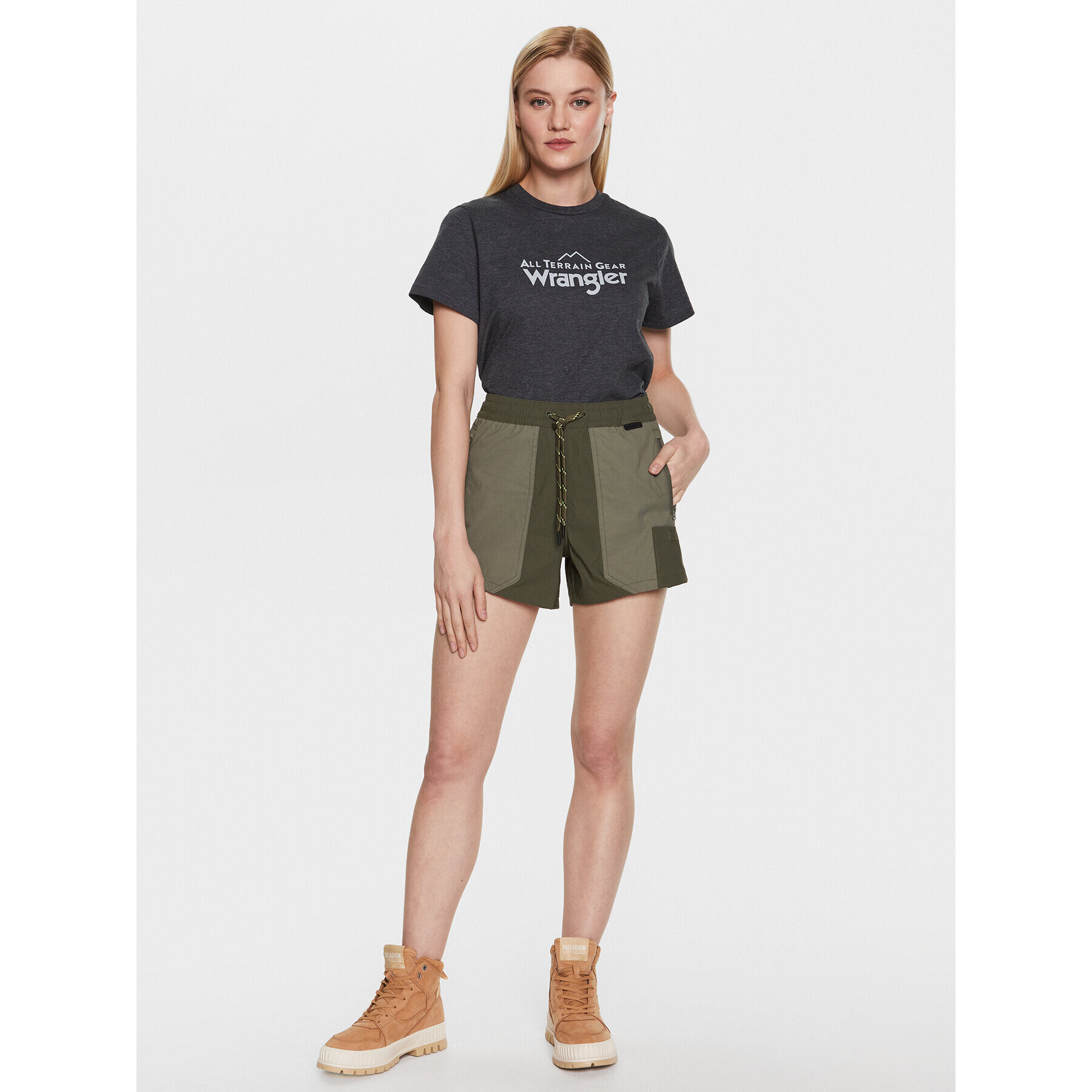 Wrangler Тишърт Logo Tee WC5FGEB00 112326375 Сив Regular Fit - Pepit.bg