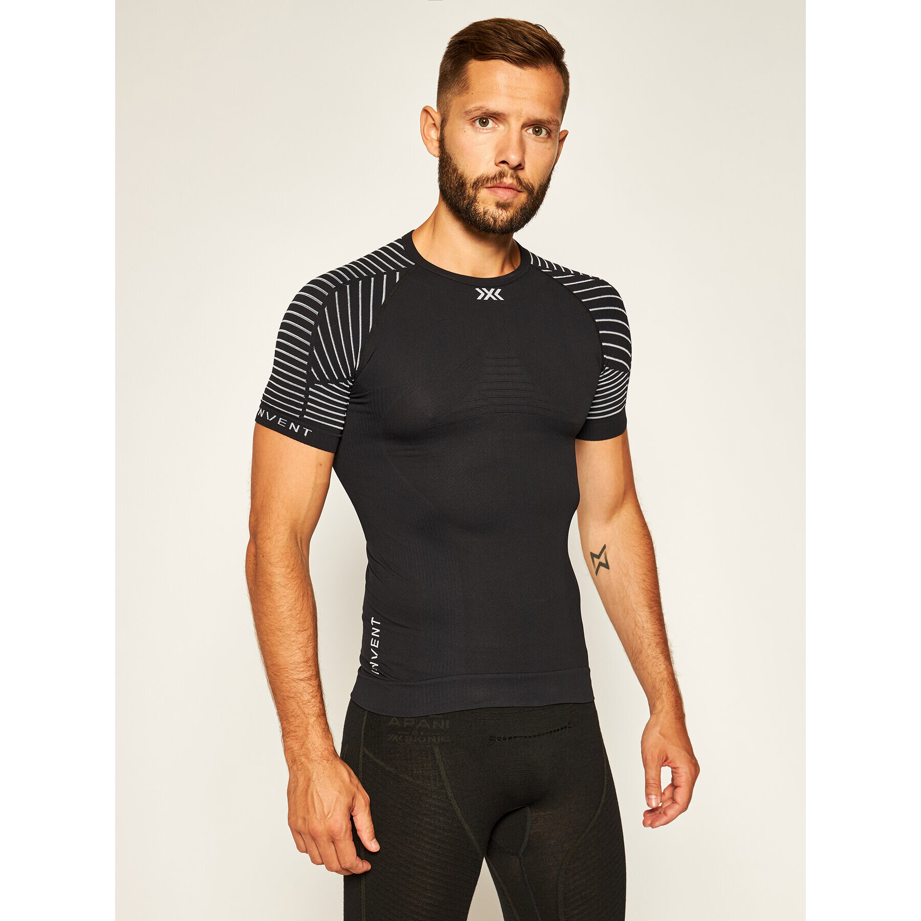 X-Bionic Термооблекло горна част R-Neck 4.0 INYT00S19M Черен Slim Fit - Pepit.bg