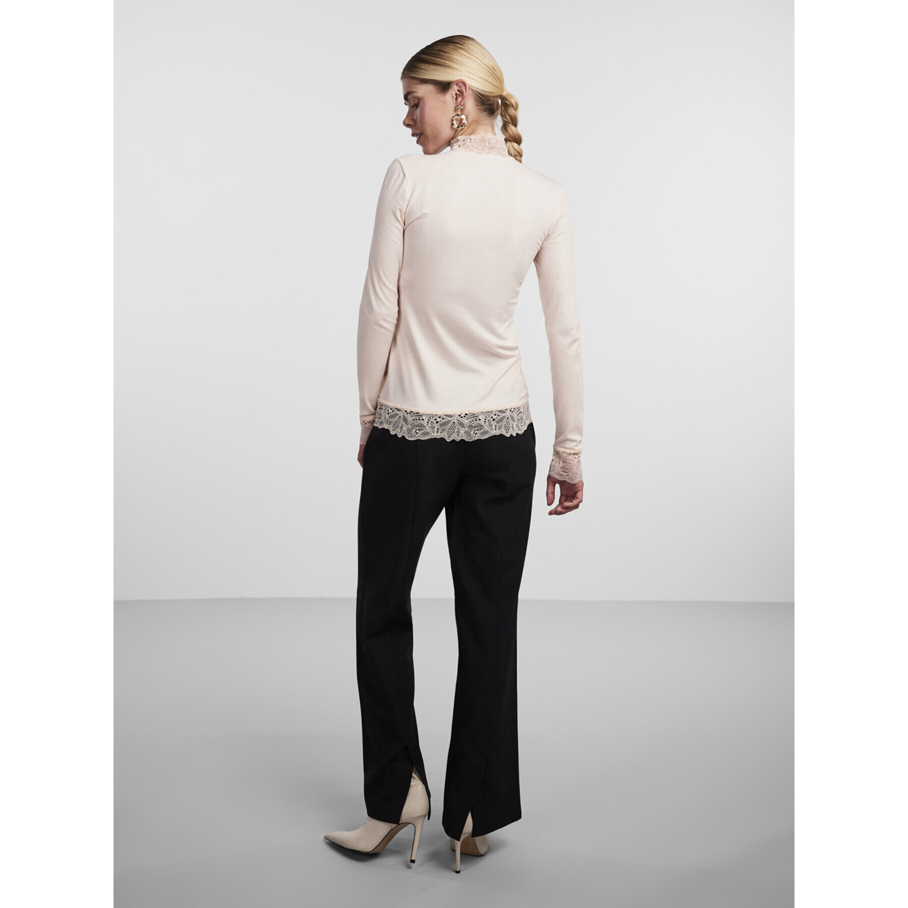 YAS Блуза Elle 26024677 Бежов Slim Fit - Pepit.bg