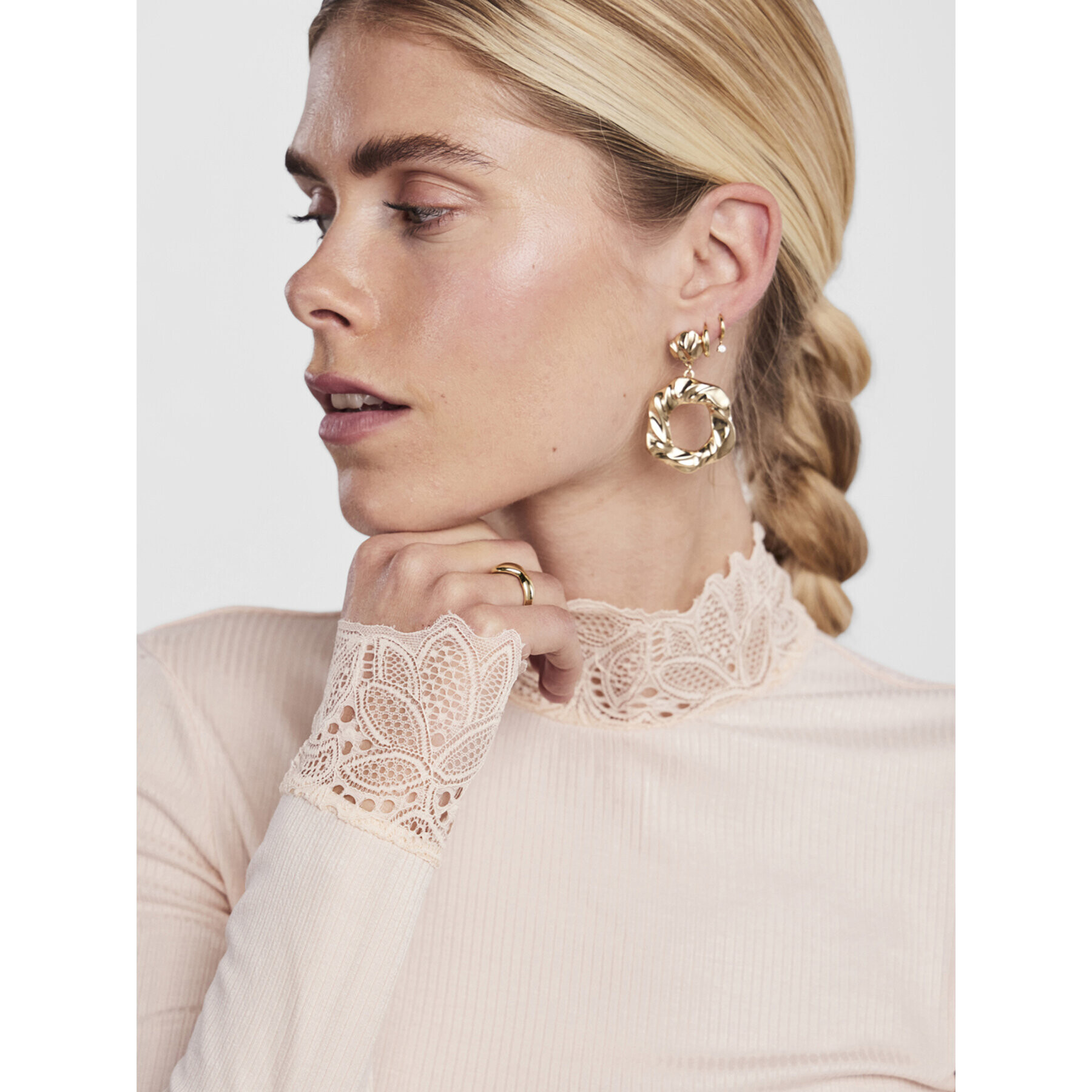 YAS Блуза Elle 26024677 Бежов Slim Fit - Pepit.bg