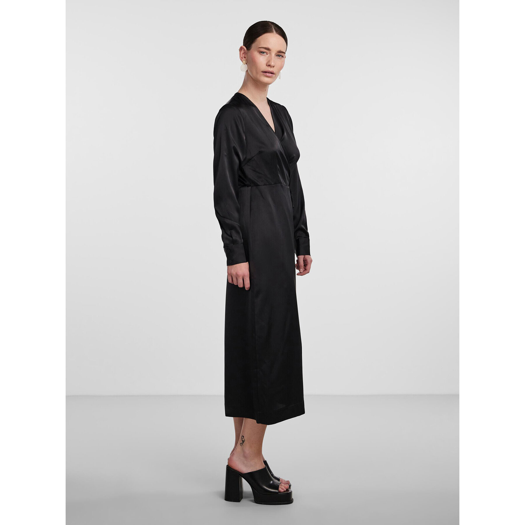 YAS Ежедневна рокля Pella 26030740 Черен Regular Fit - Pepit.bg