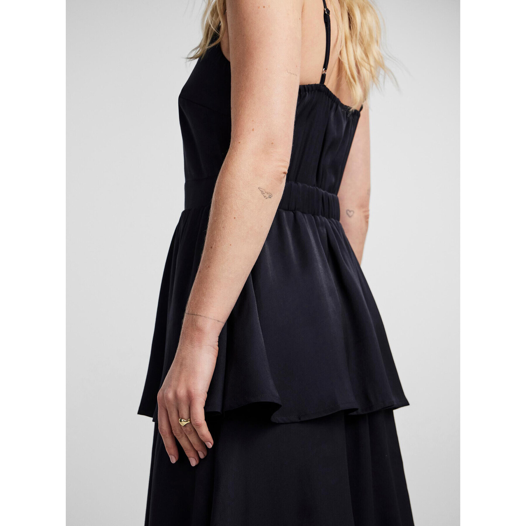 YAS Коктейлна рокля 26029973 Син Standard Fit - Pepit.bg