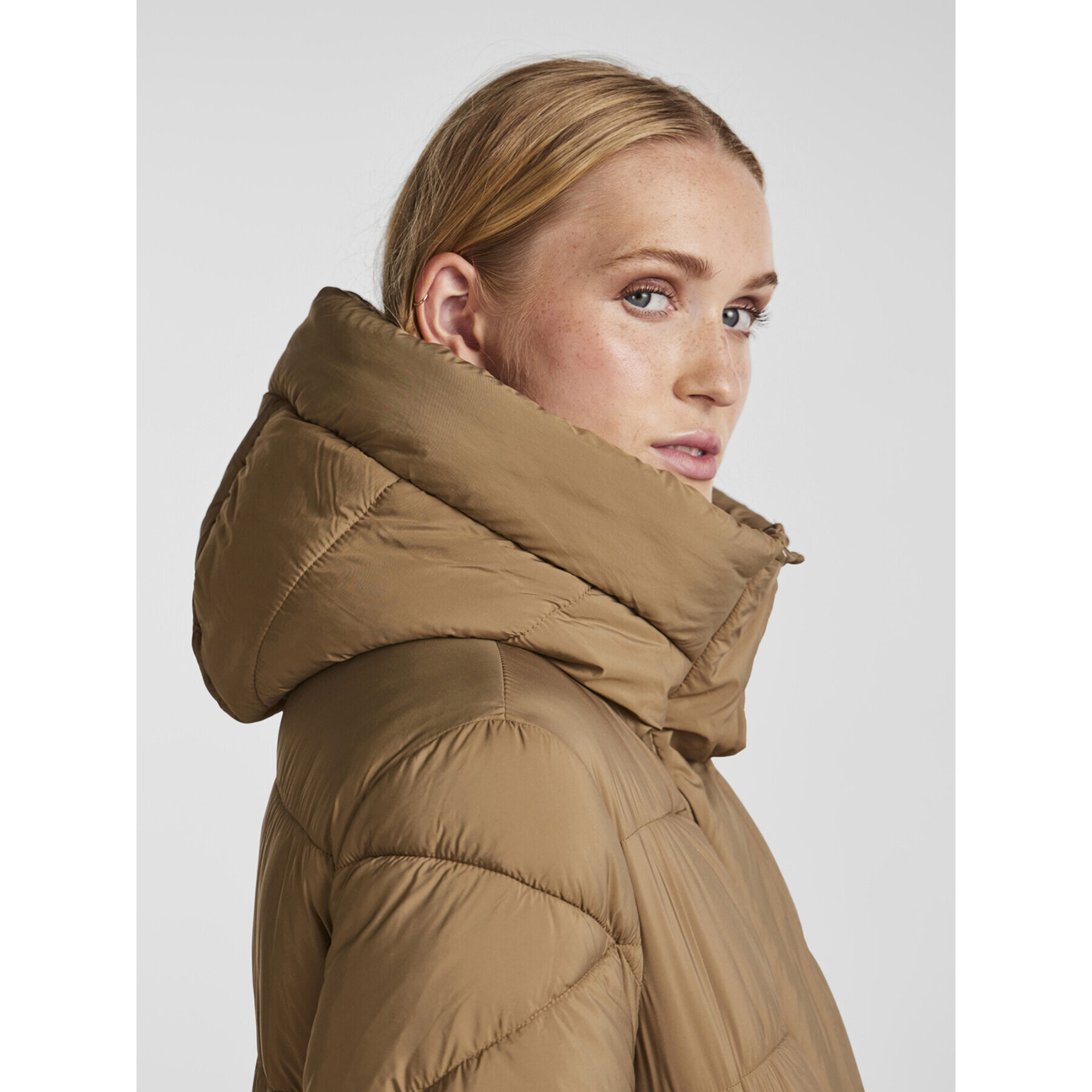 YAS Пухено яке Lira 26020099 Бежов Regular Fit - Pepit.bg