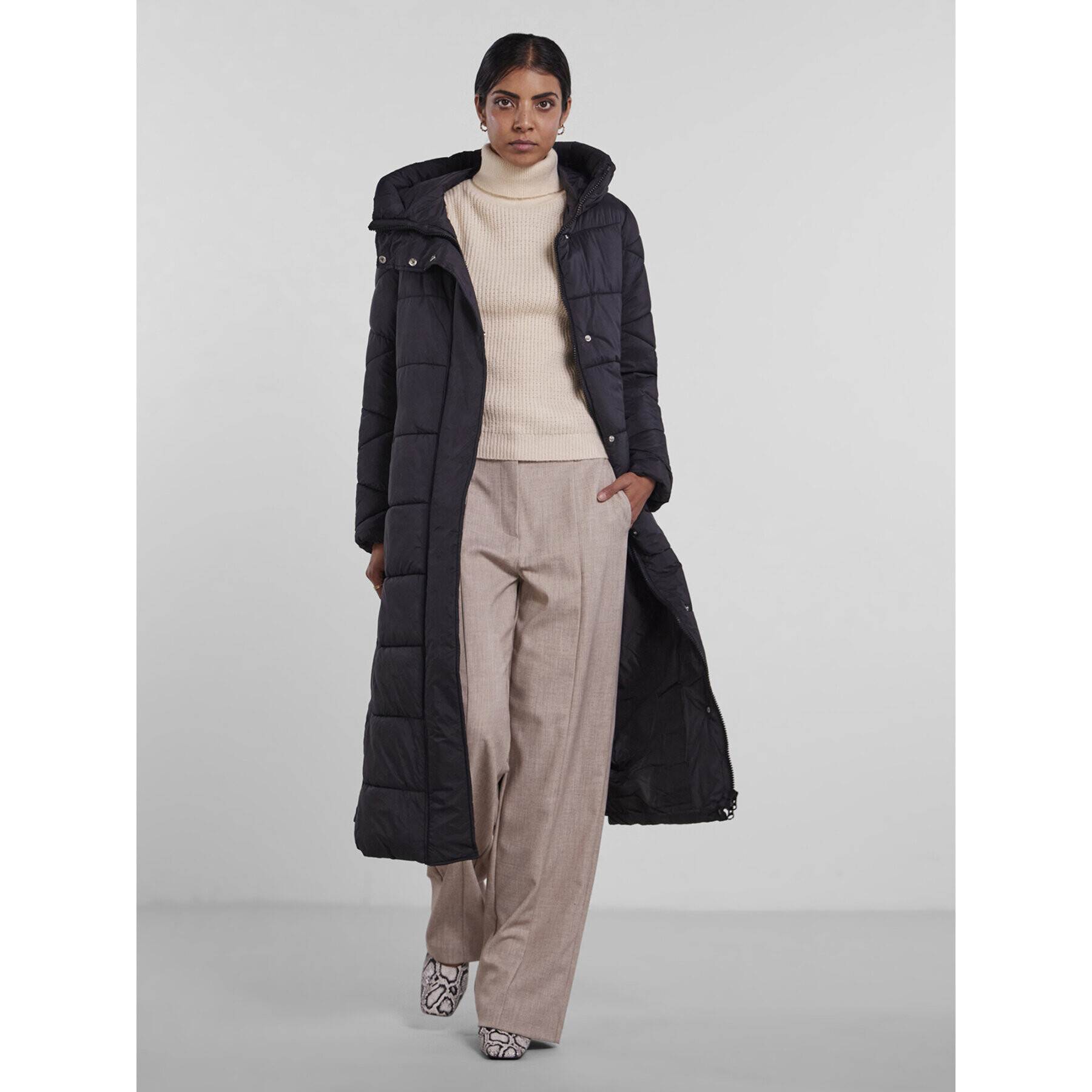 YAS Пухено яке Lira 26020099 Черен Regular Fit - Pepit.bg