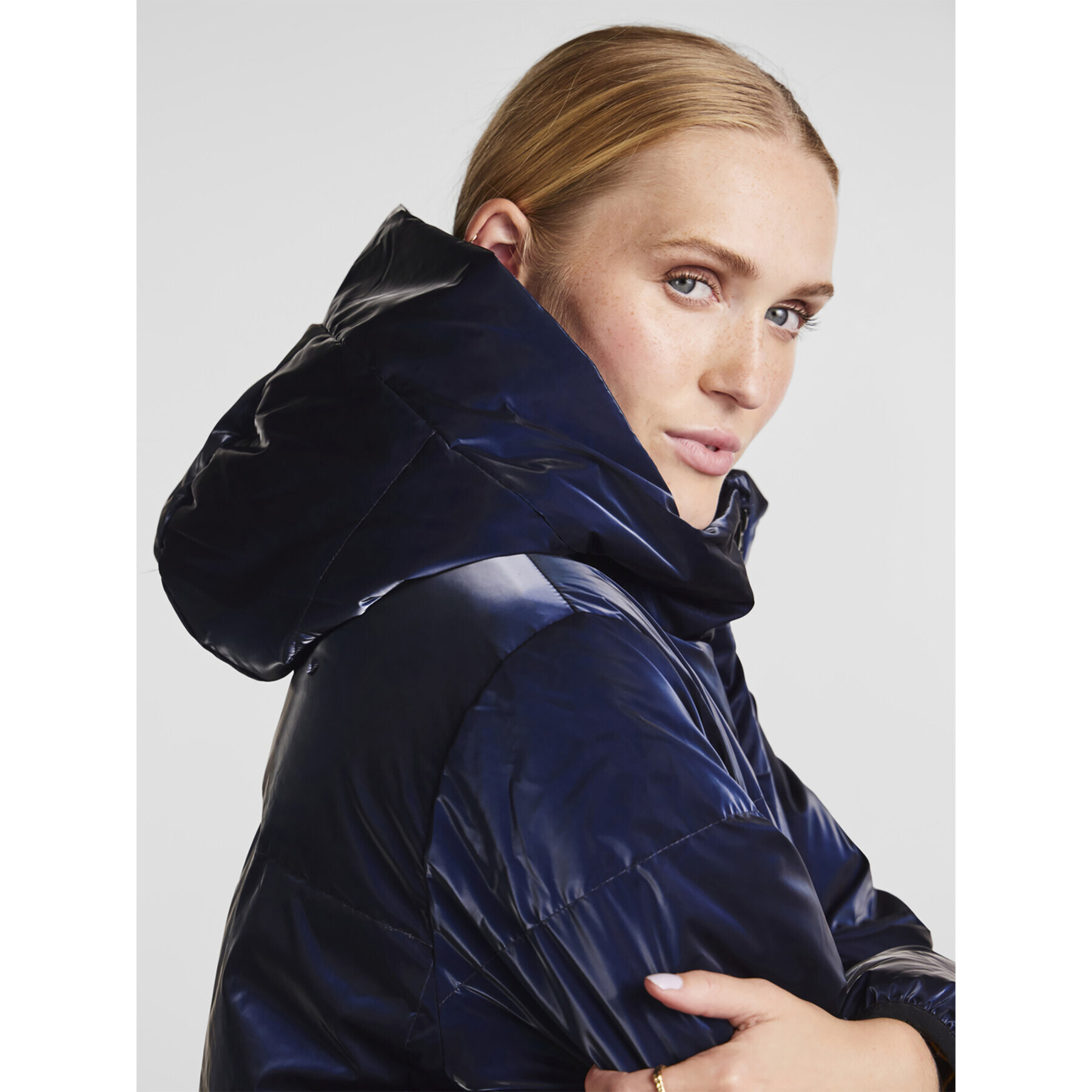 YAS Пухено яке Medini 26028036 Тъмносин Relaxed Fit - Pepit.bg