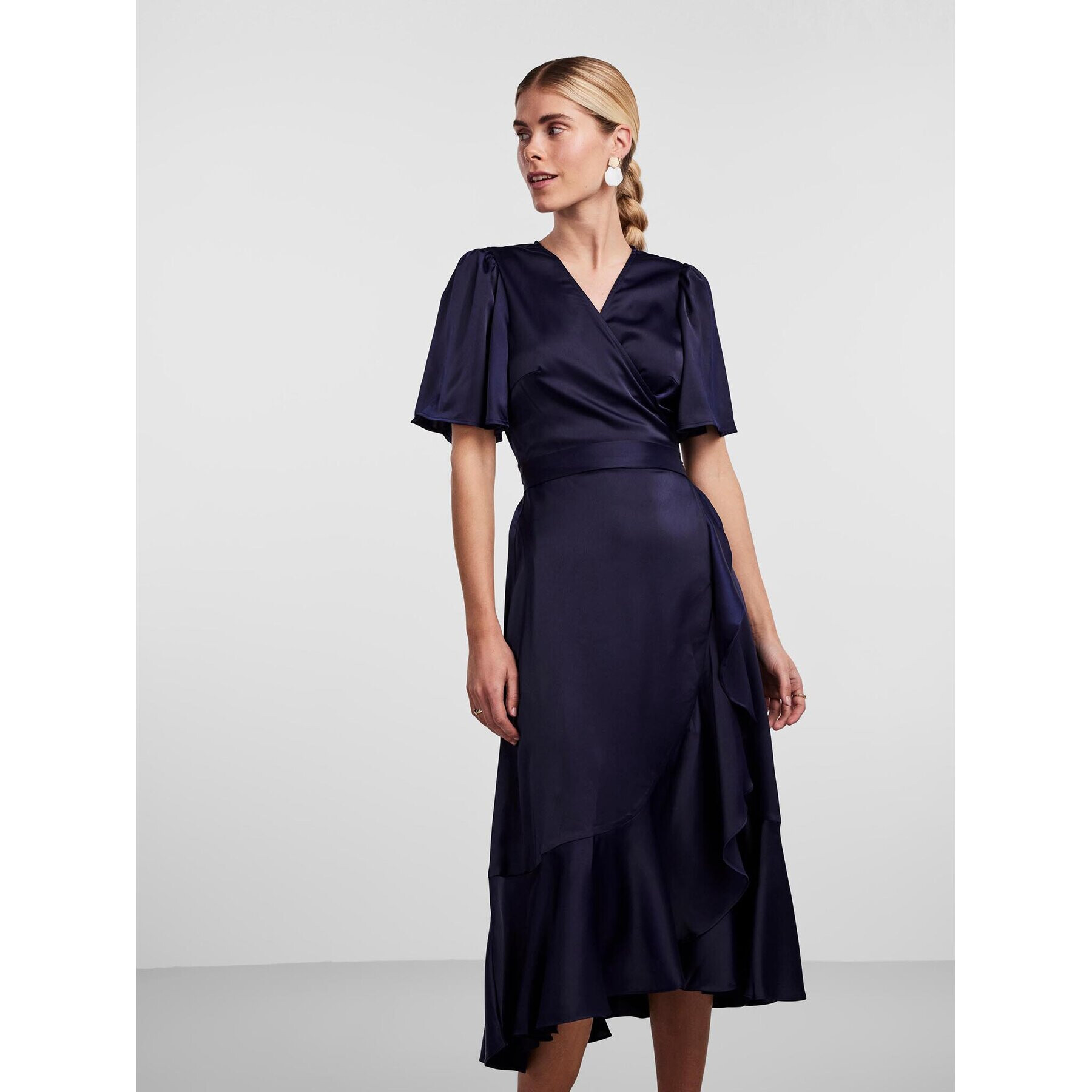 YAS Коктейлна рокля Thea 26028890 Син Standard Fit - Pepit.bg