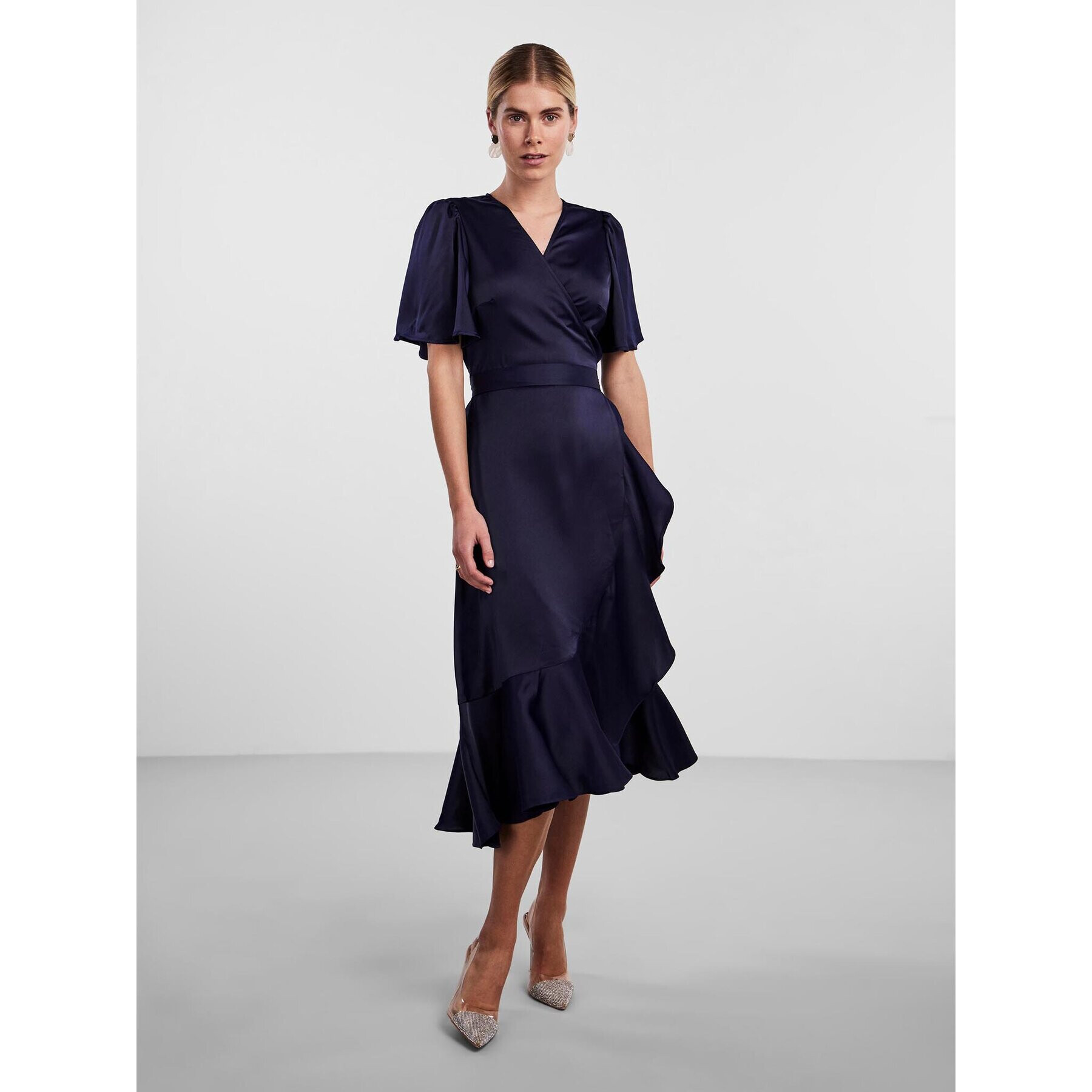 YAS Коктейлна рокля Thea 26028890 Син Standard Fit - Pepit.bg