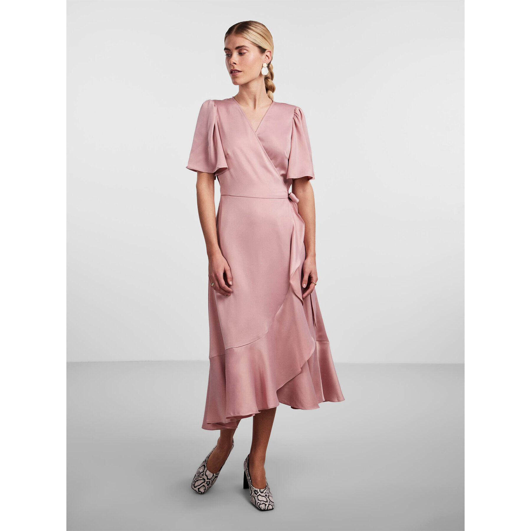 YAS Коктейлна рокля Thea 26028890 Виолетов Standard Fit - Pepit.bg