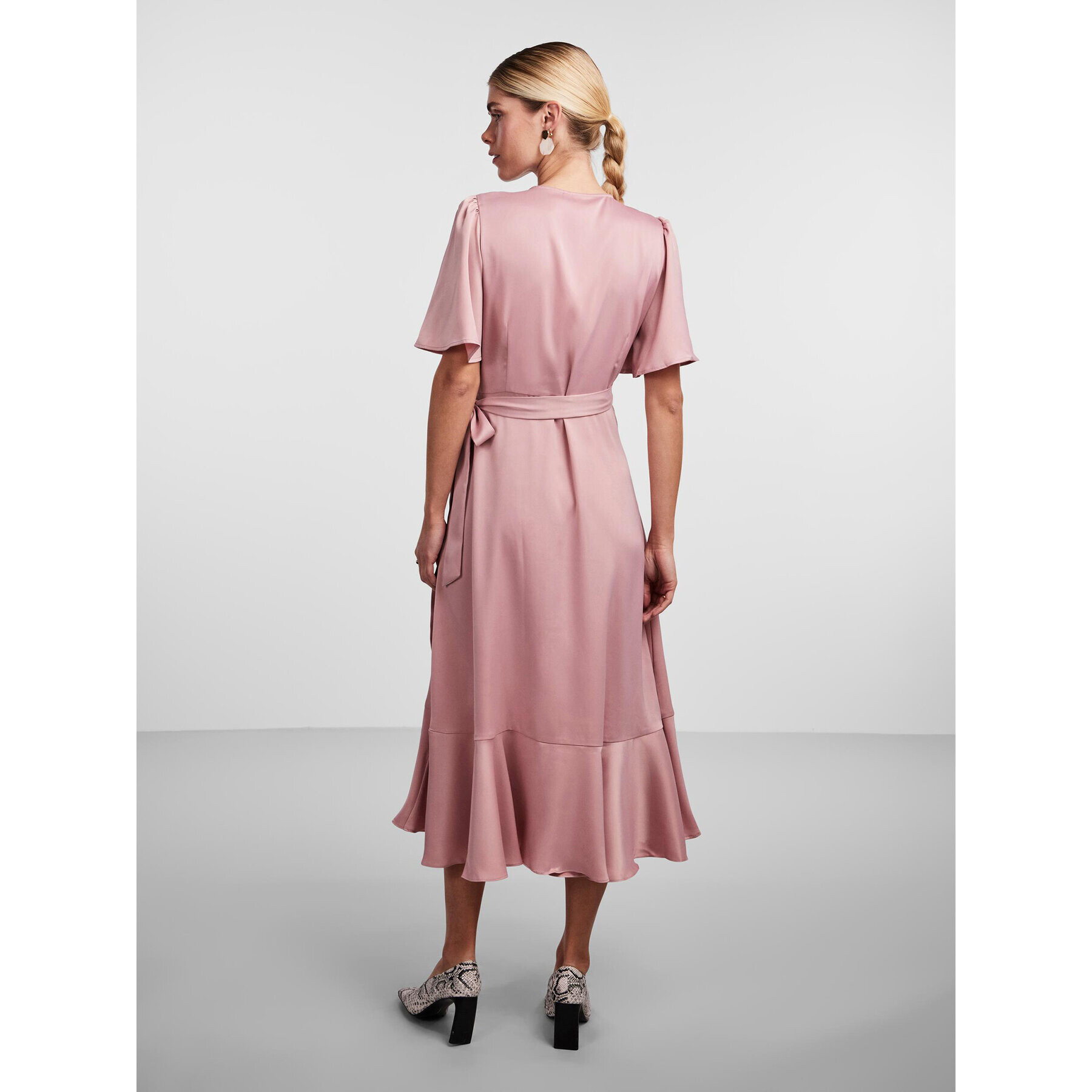 YAS Коктейлна рокля Thea 26028890 Виолетов Standard Fit - Pepit.bg