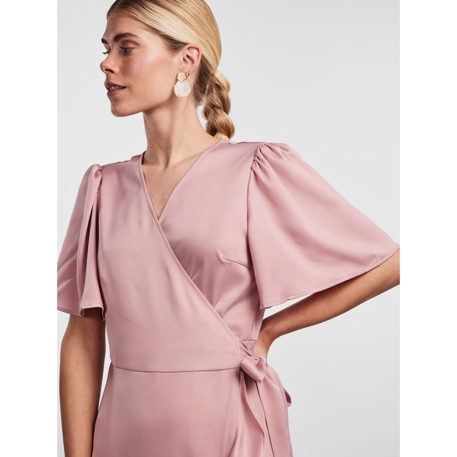 YAS Коктейлна рокля Thea 26028890 Виолетов Standard Fit - Pepit.bg