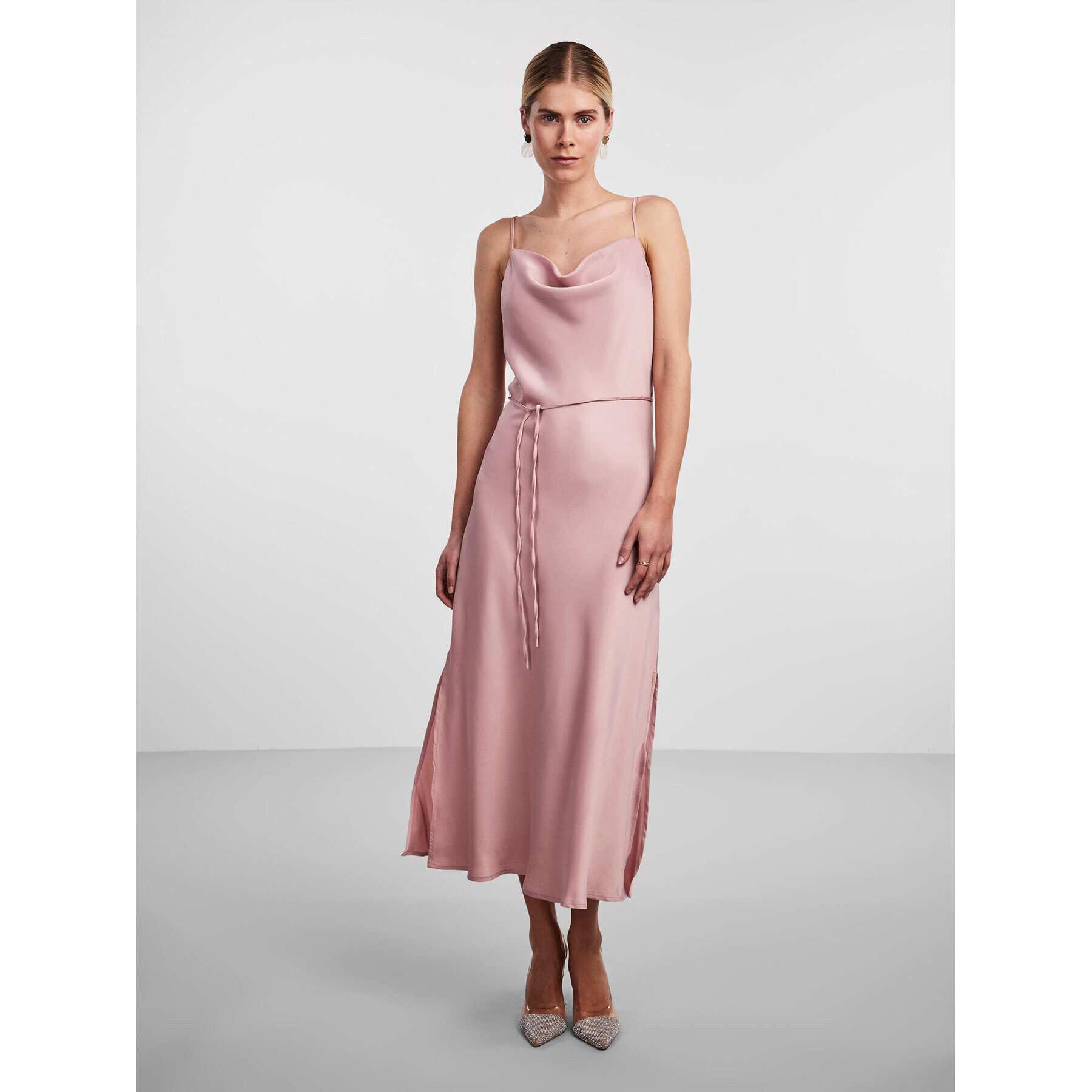 YAS Коктейлна рокля Thea 26028891 Виолетов Standard Fit - Pepit.bg