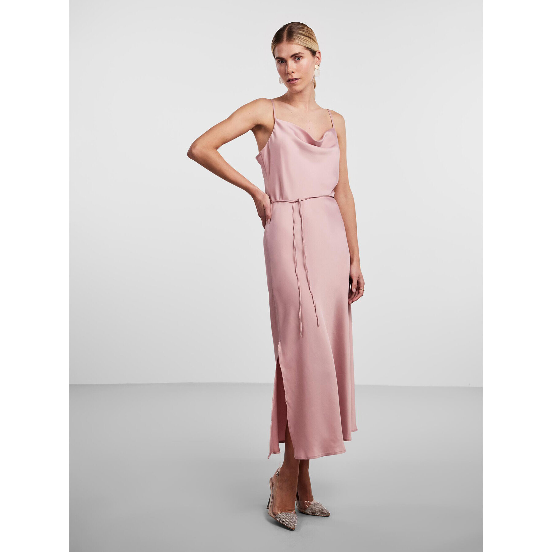 YAS Коктейлна рокля Thea 26028891 Виолетов Standard Fit - Pepit.bg