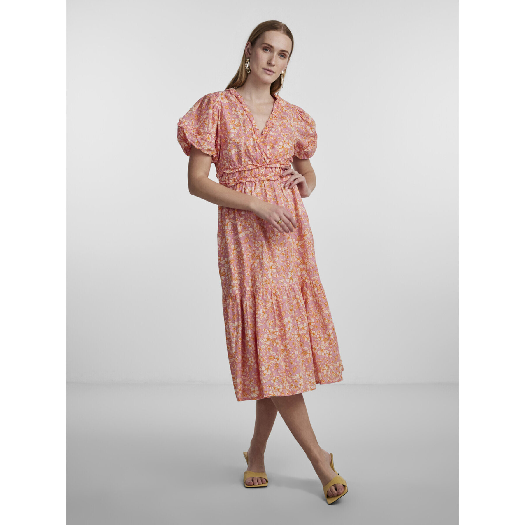 YAS Рокля 26029909 Розов Regular Fit - Pepit.bg