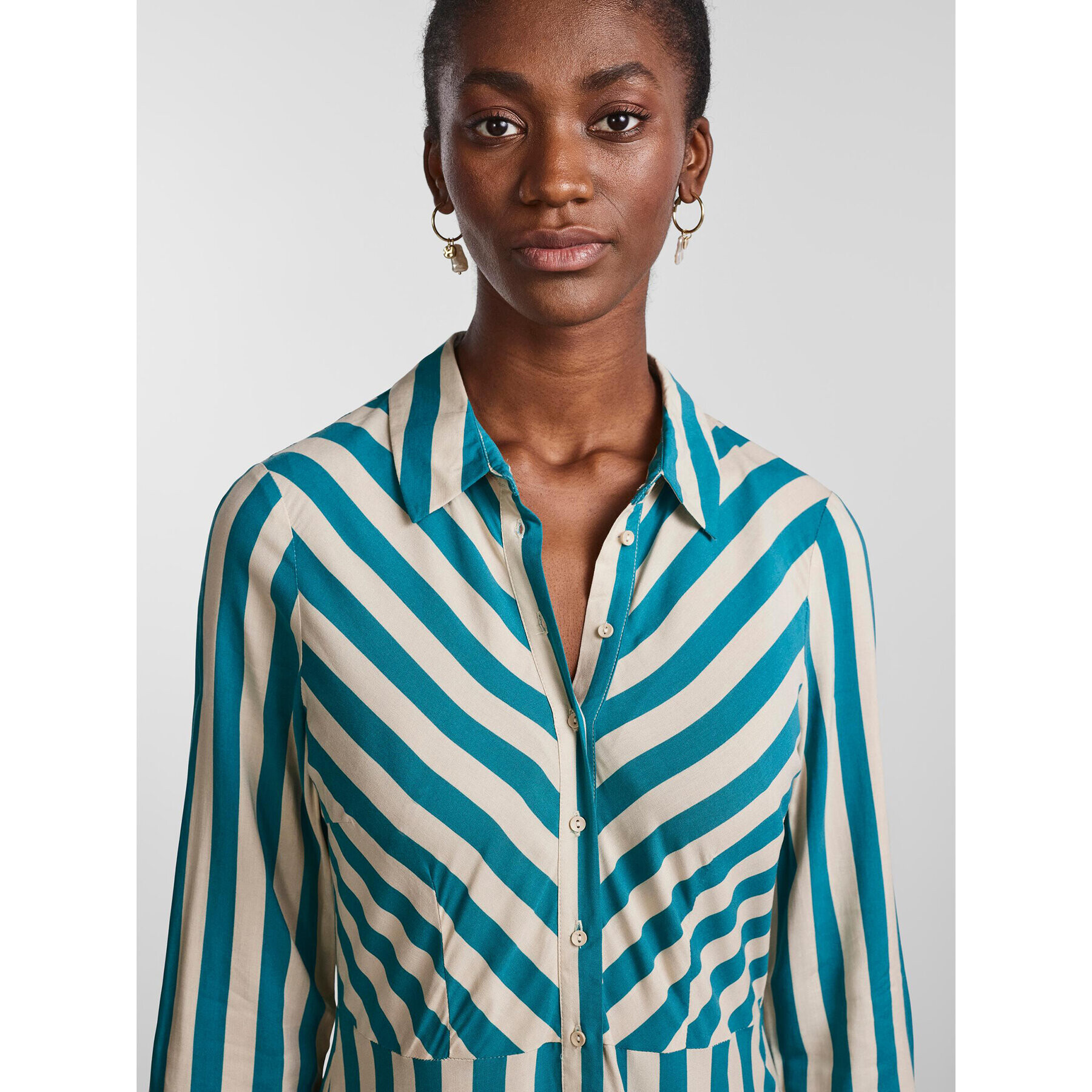 YAS Рокля тип риза Savanna 26022663 Зелен Loose Fit - Pepit.bg