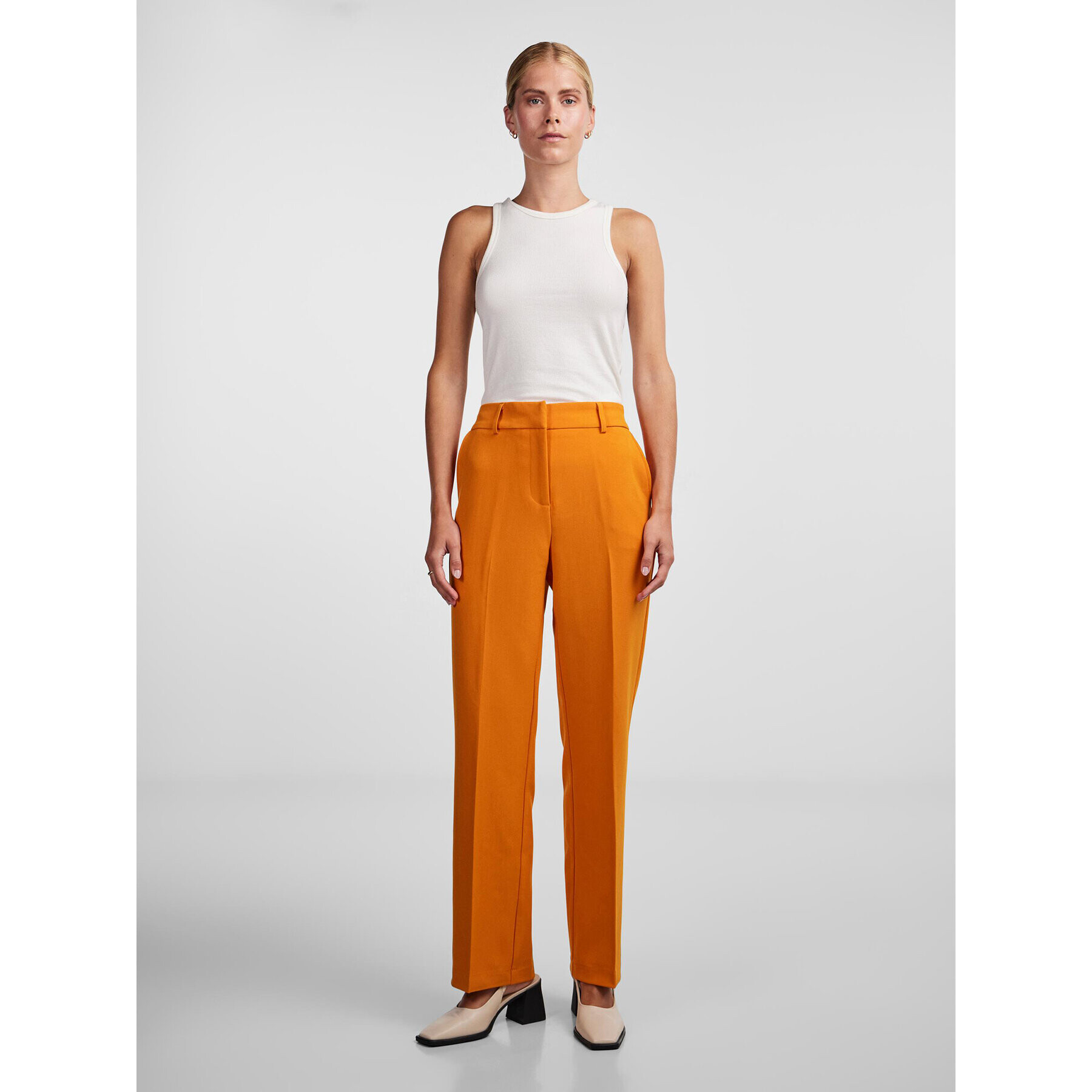 YAS Текстилни панталони Likka 26030744 Оранжев Regular Fit - Pepit.bg