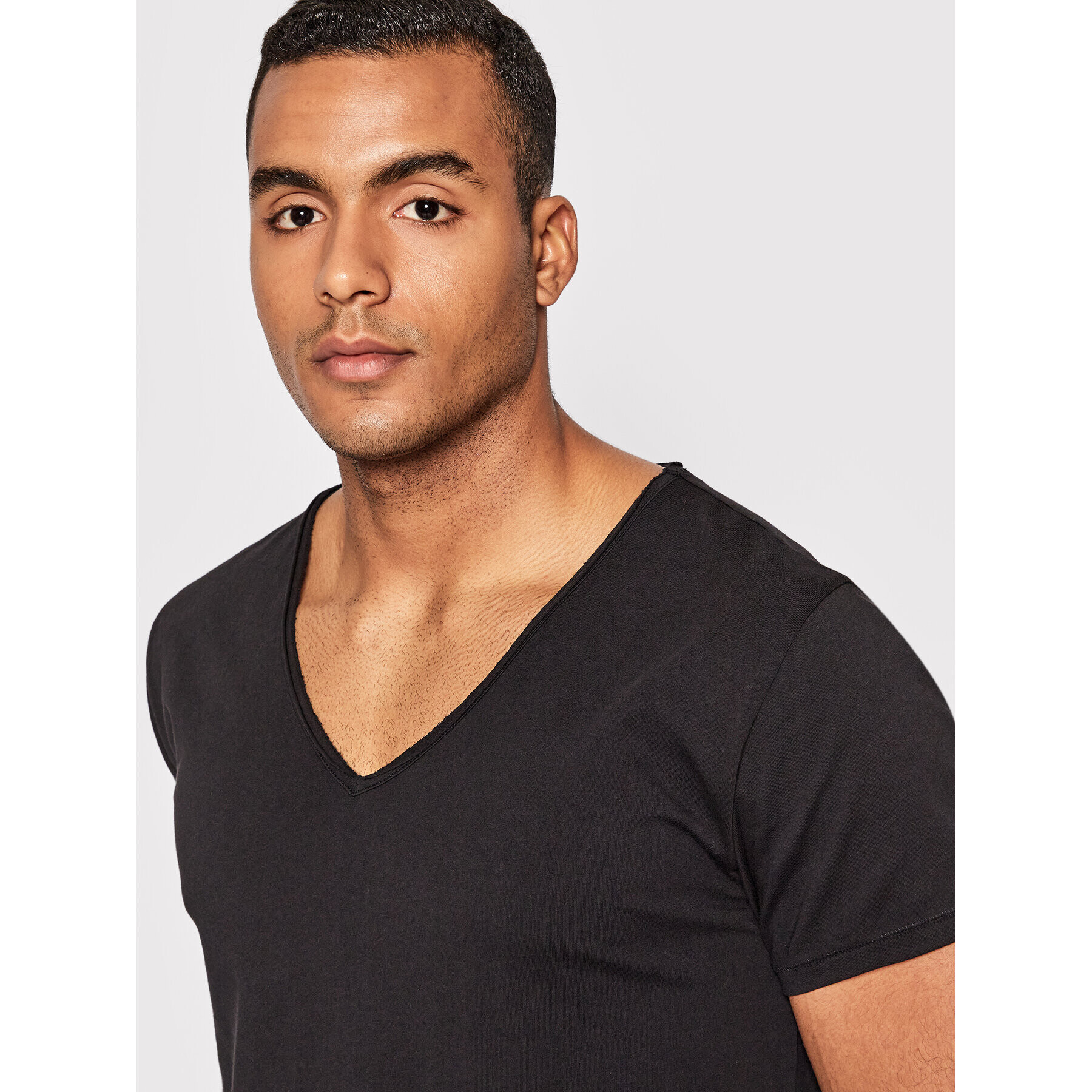 Young Poets Society Тишърт Malik 106626 Черен Regular Fit - Pepit.bg