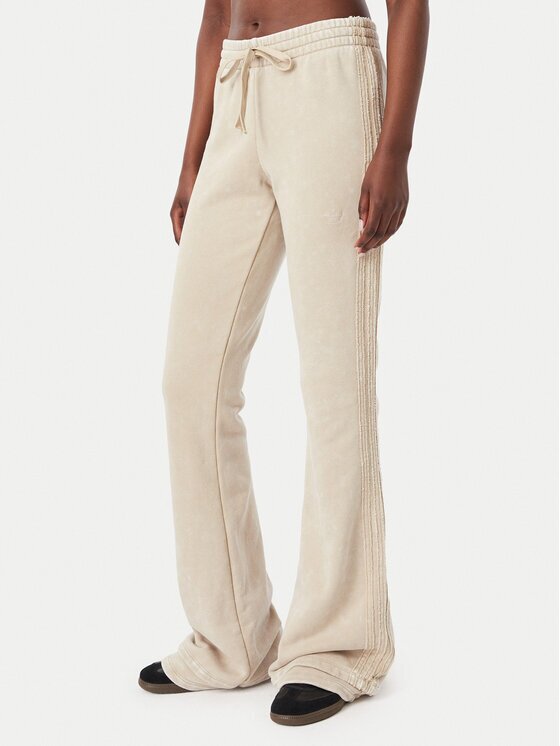 adidas Долнище анцуг Sst Bootcut Pant KT1915 Bootcut Fit