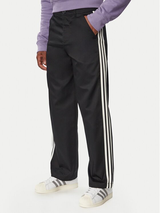 adidas Текстилни панталони 3 Stripes Pleated Trousers KE4175 Regular Fit