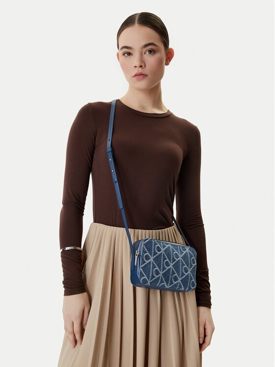 Calvin Klein Дамска чанта Emblem Aop Denim Camera Bag LV04F3430G