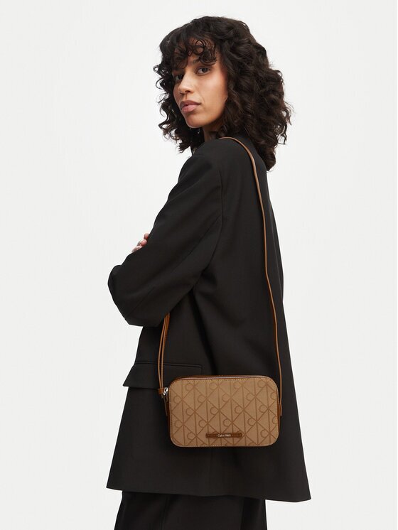 Calvin Klein Дамска чанта Emblem Trio Pebble Shoulder Bag LV04F3533G