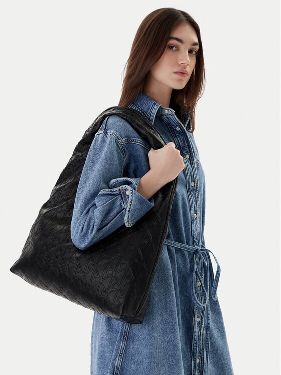 Calvin Klein Дамска чанта Emblem Aop Puffer Lg Shoulder Ba LV04F3199G