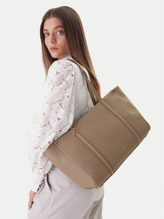 Calvin Klein Дамска чанта Emblem Hw Pebble Tote LV04F3424G