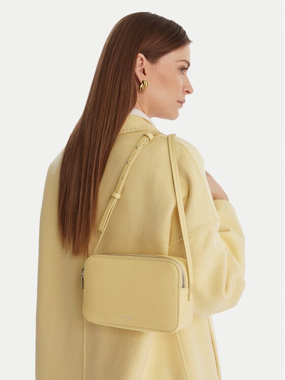 Calvin Klein Дамска чанта Foil Logo Elongated Camera Bag LV04F3276G