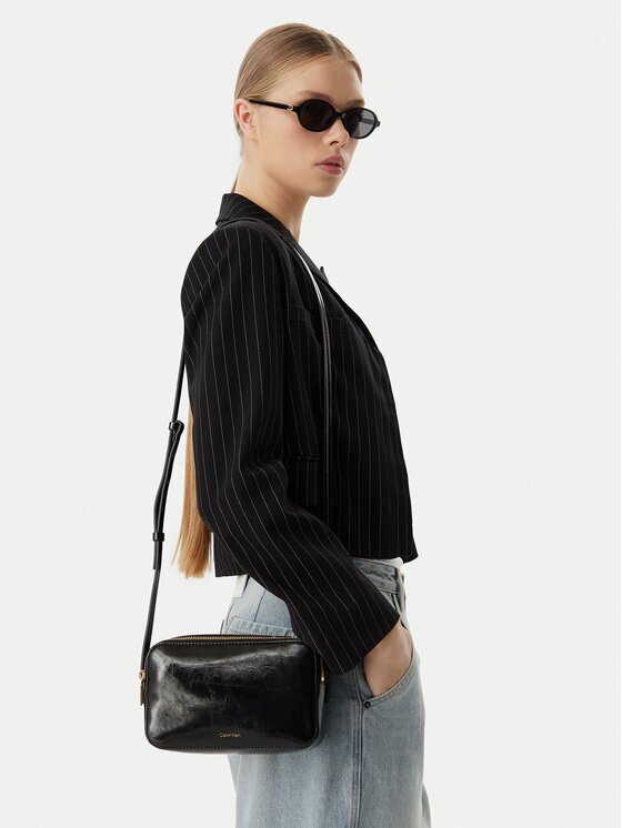 Calvin Klein Дамска чанта Foil Logo Glossy Camera Bag LV04F3539G
